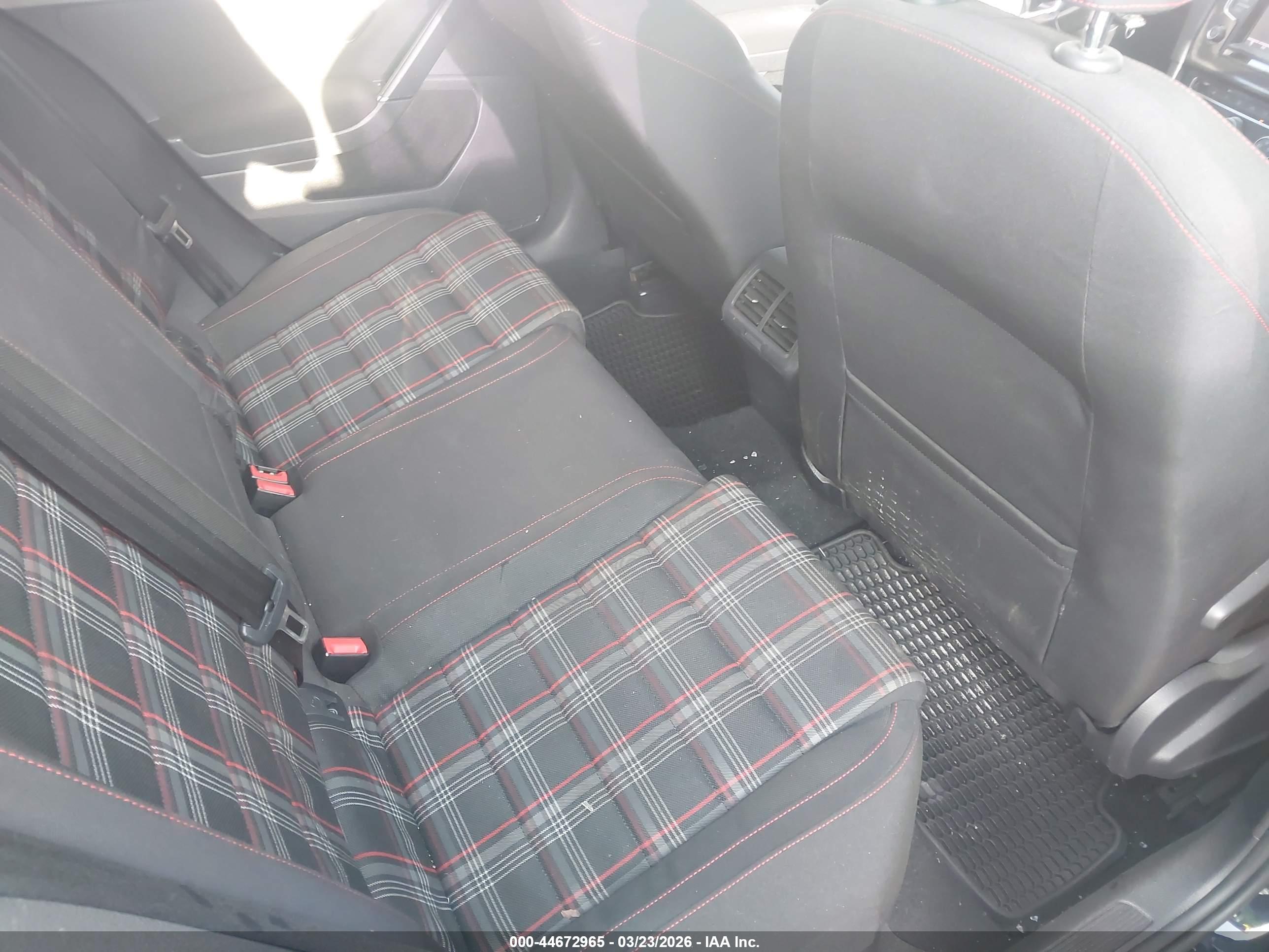 VOLKSWAGEN GOLF image 8