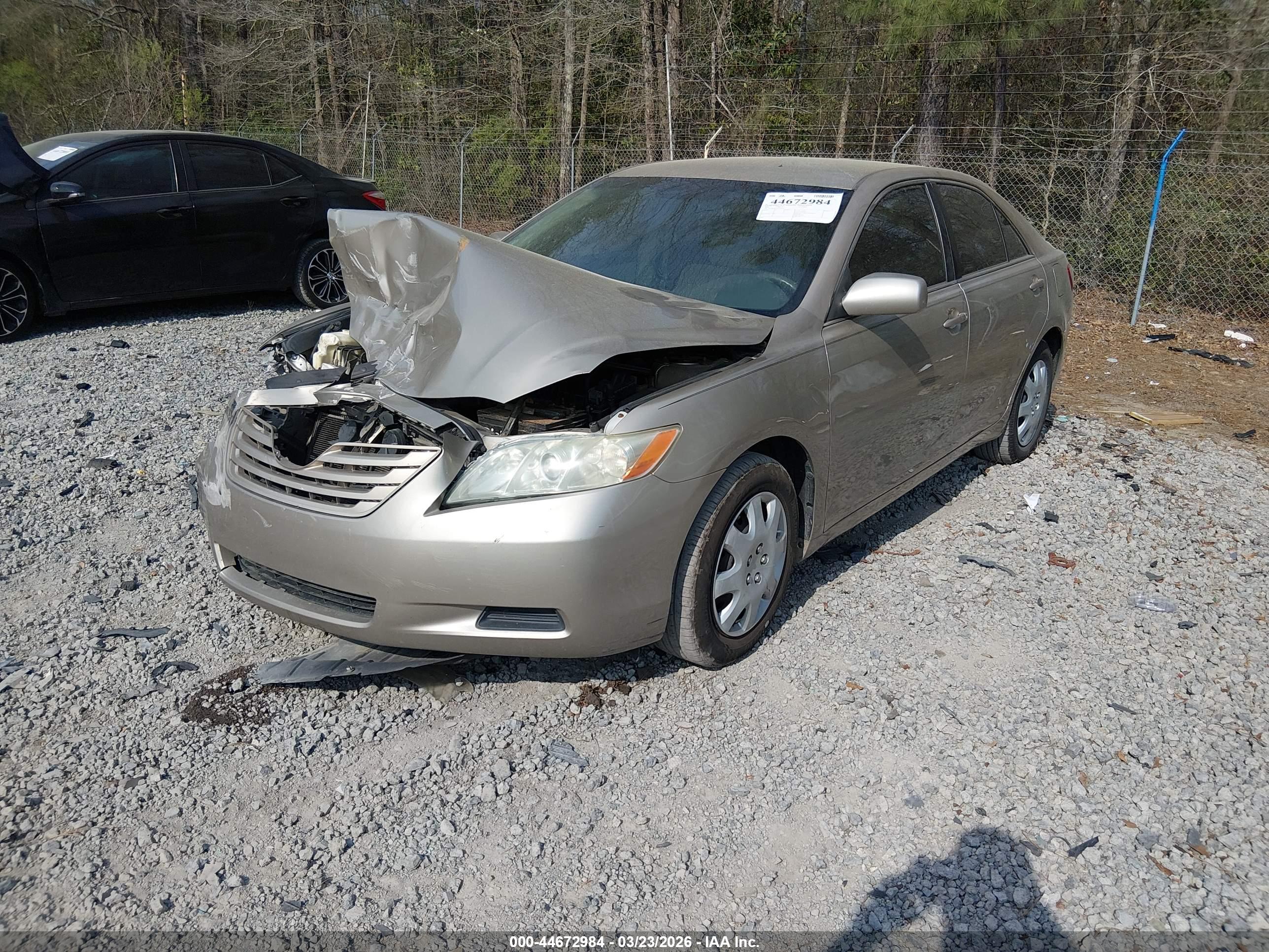 TOYOTA CAMRY image 2