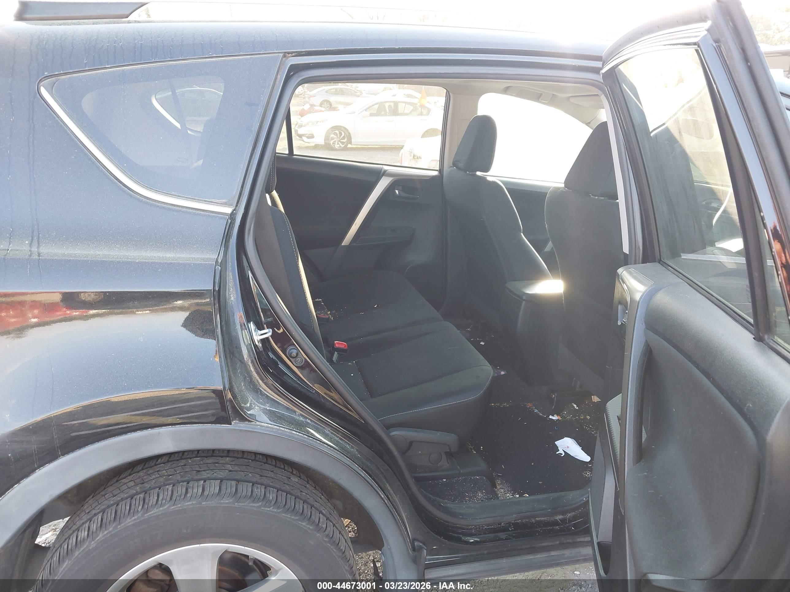 TOYOTA RAV4 image 8