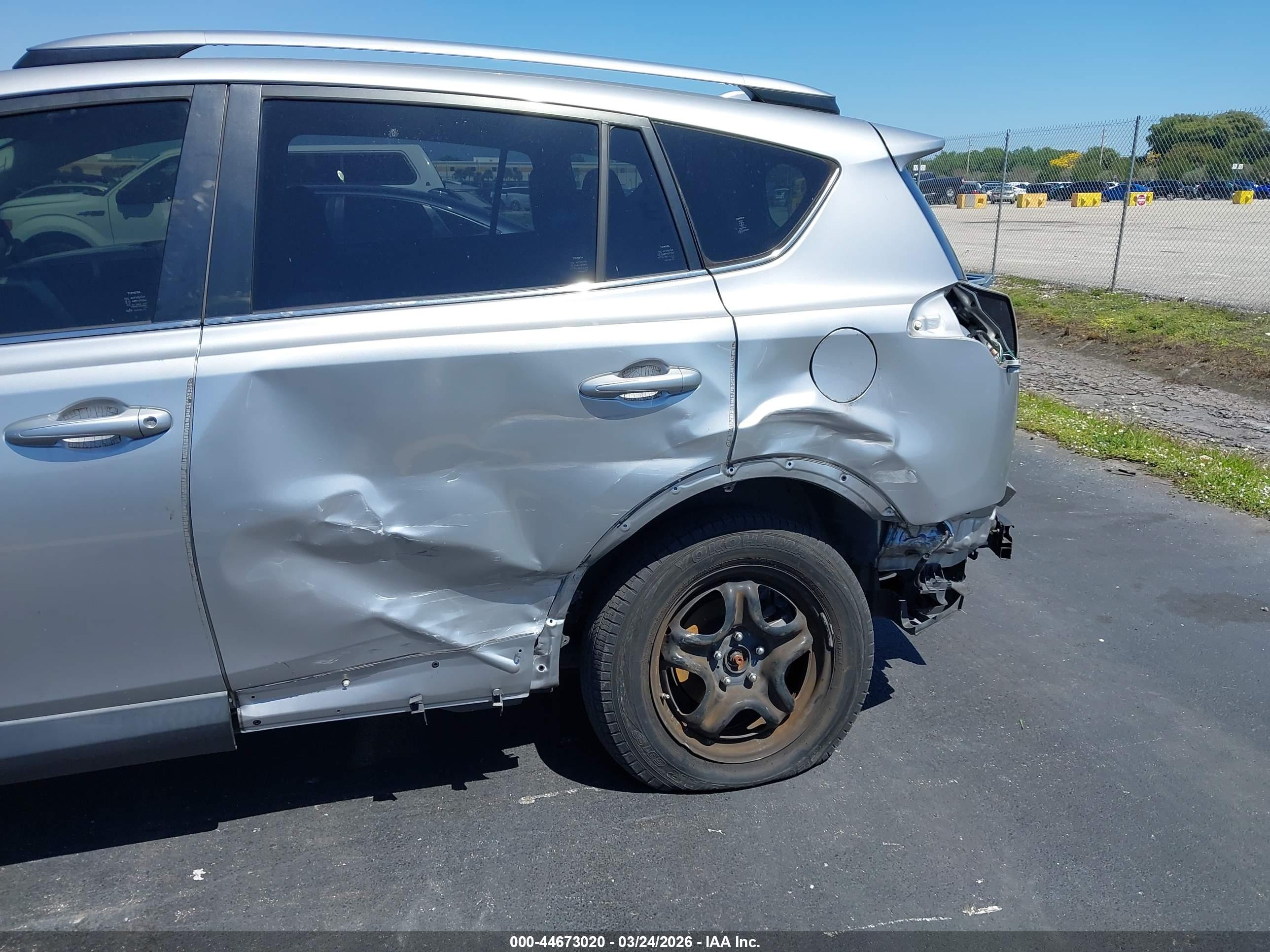 TOYOTA RAV4 image 6