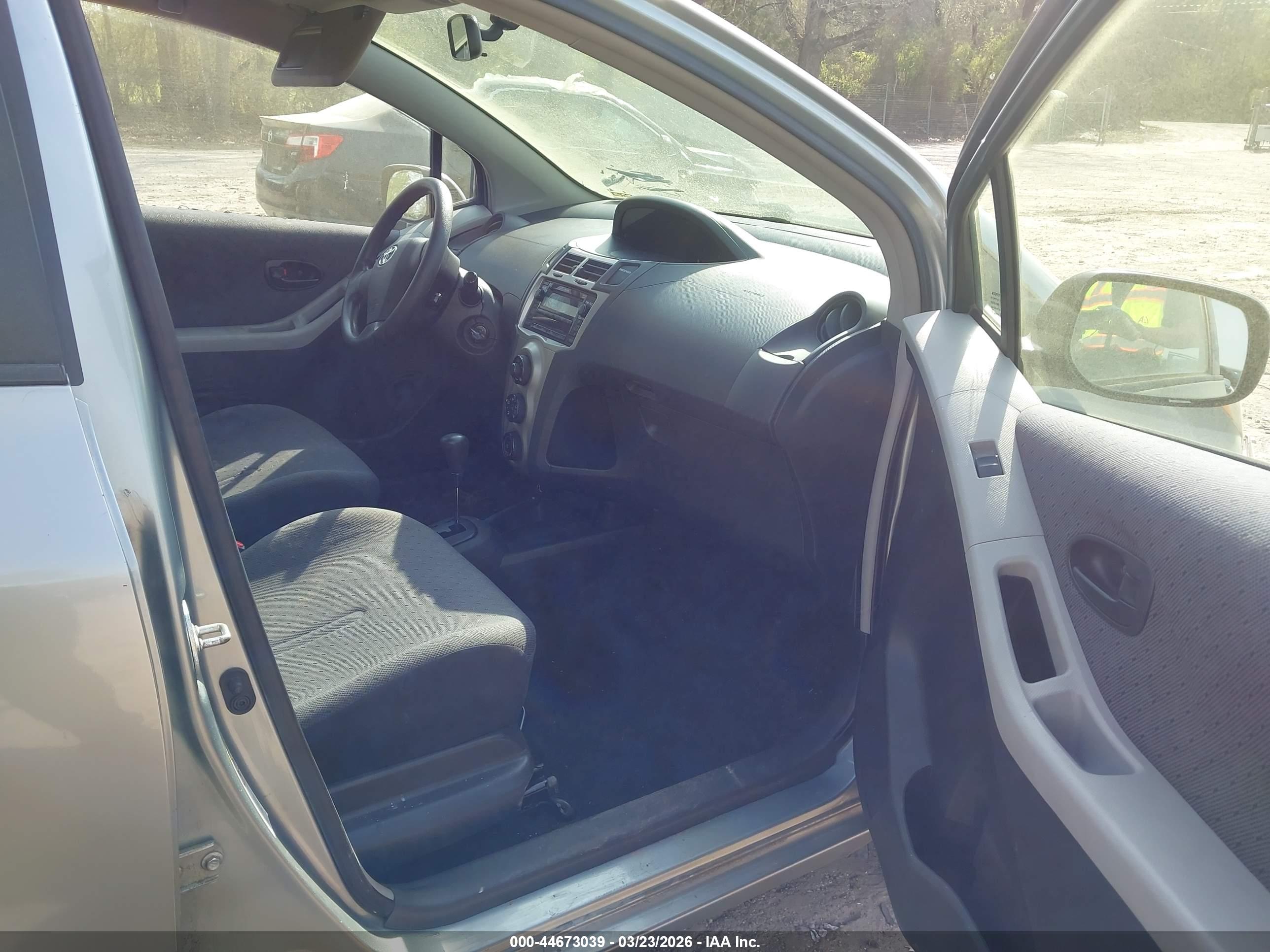 TOYOTA YARIS image 5