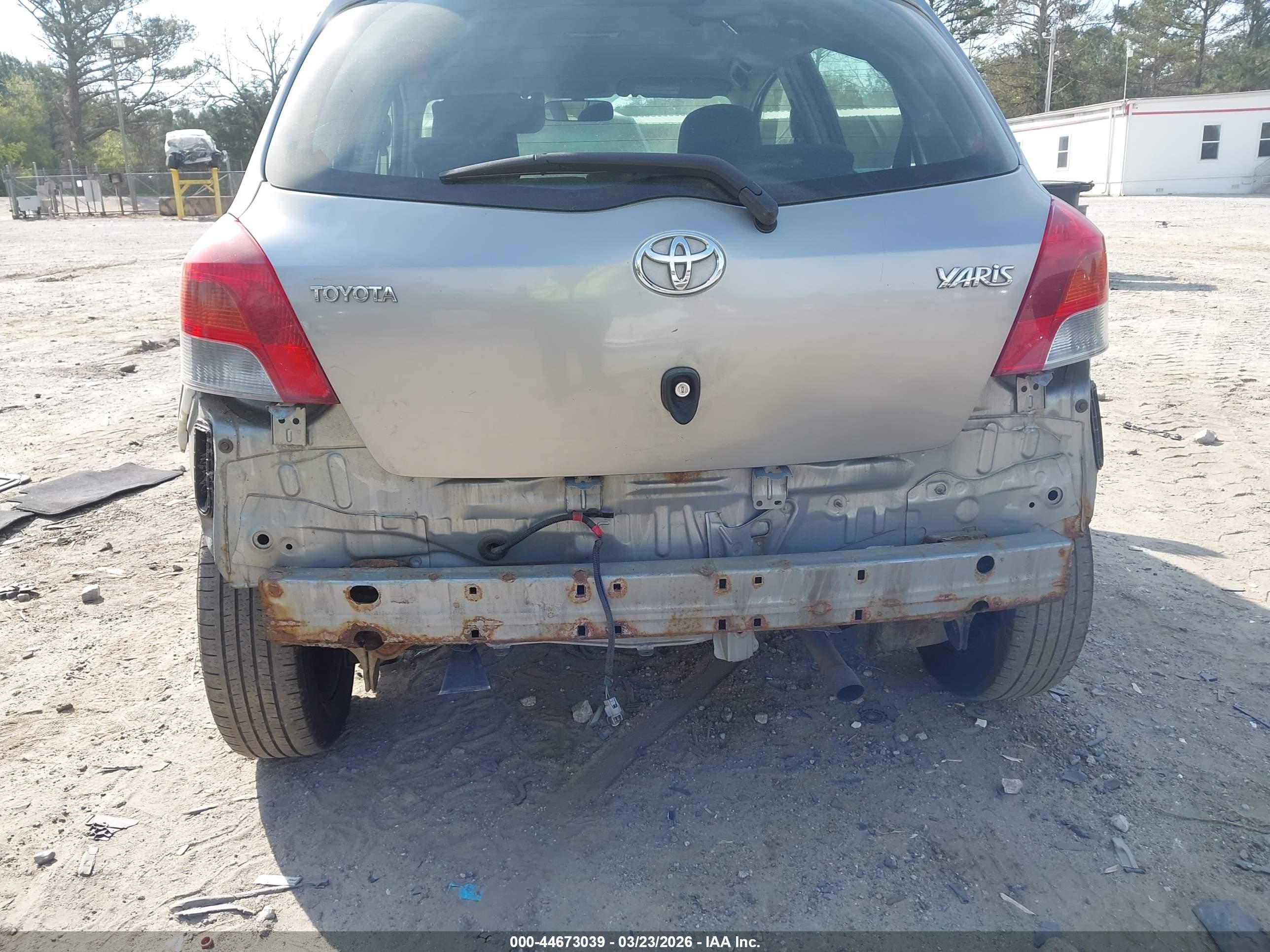 TOYOTA YARIS image 6