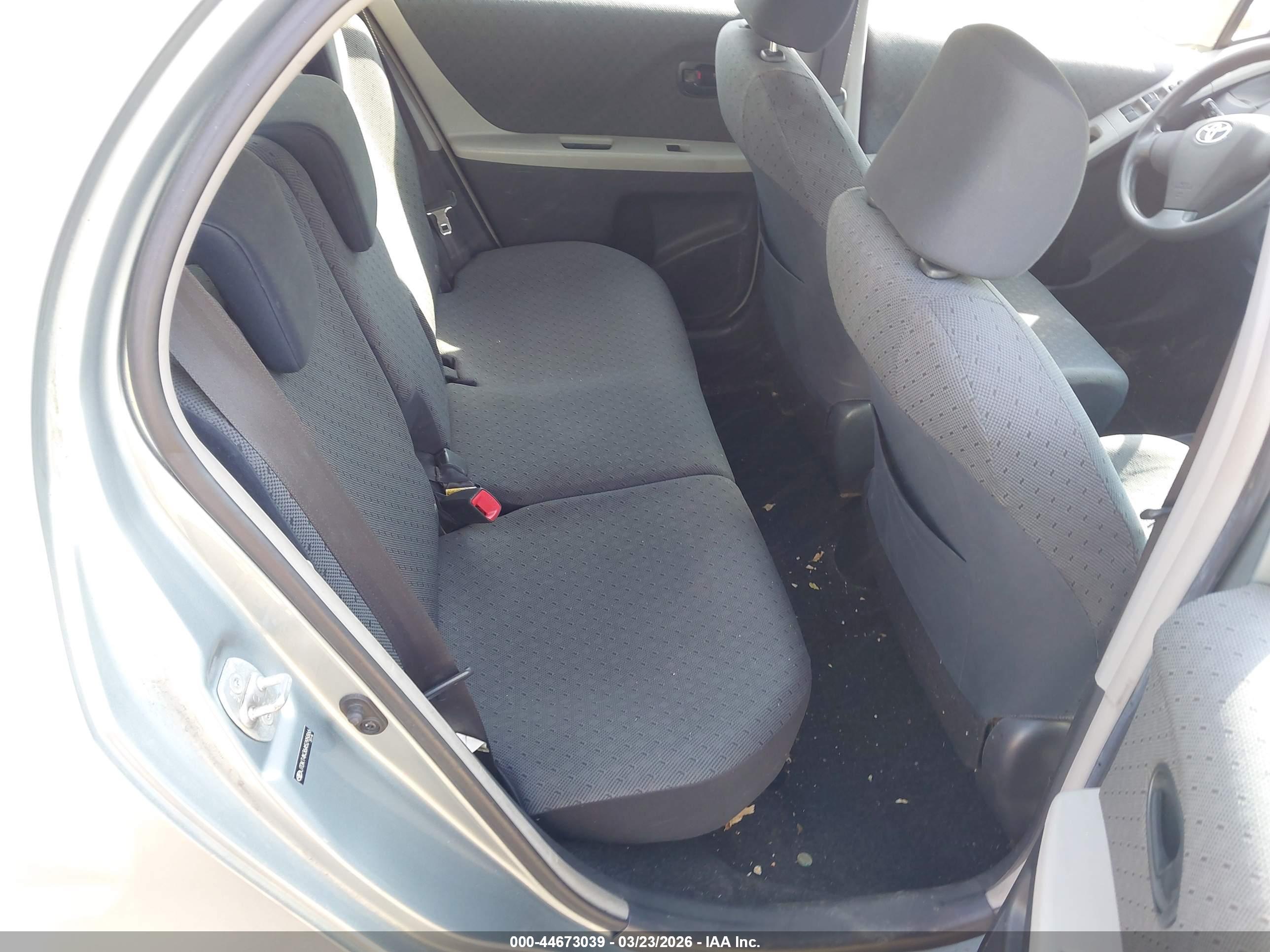 TOYOTA YARIS image 8