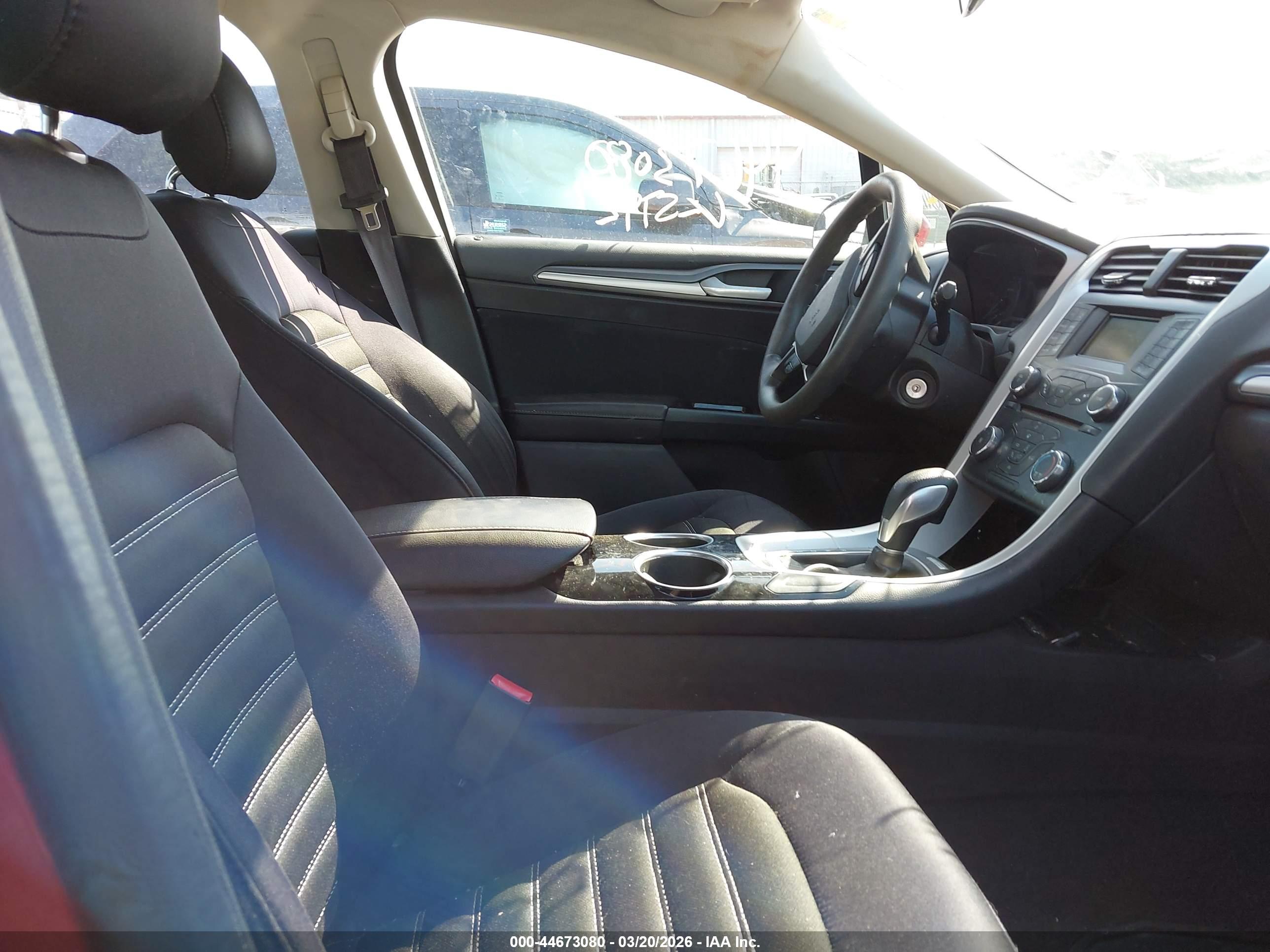FORD FUSION image 5