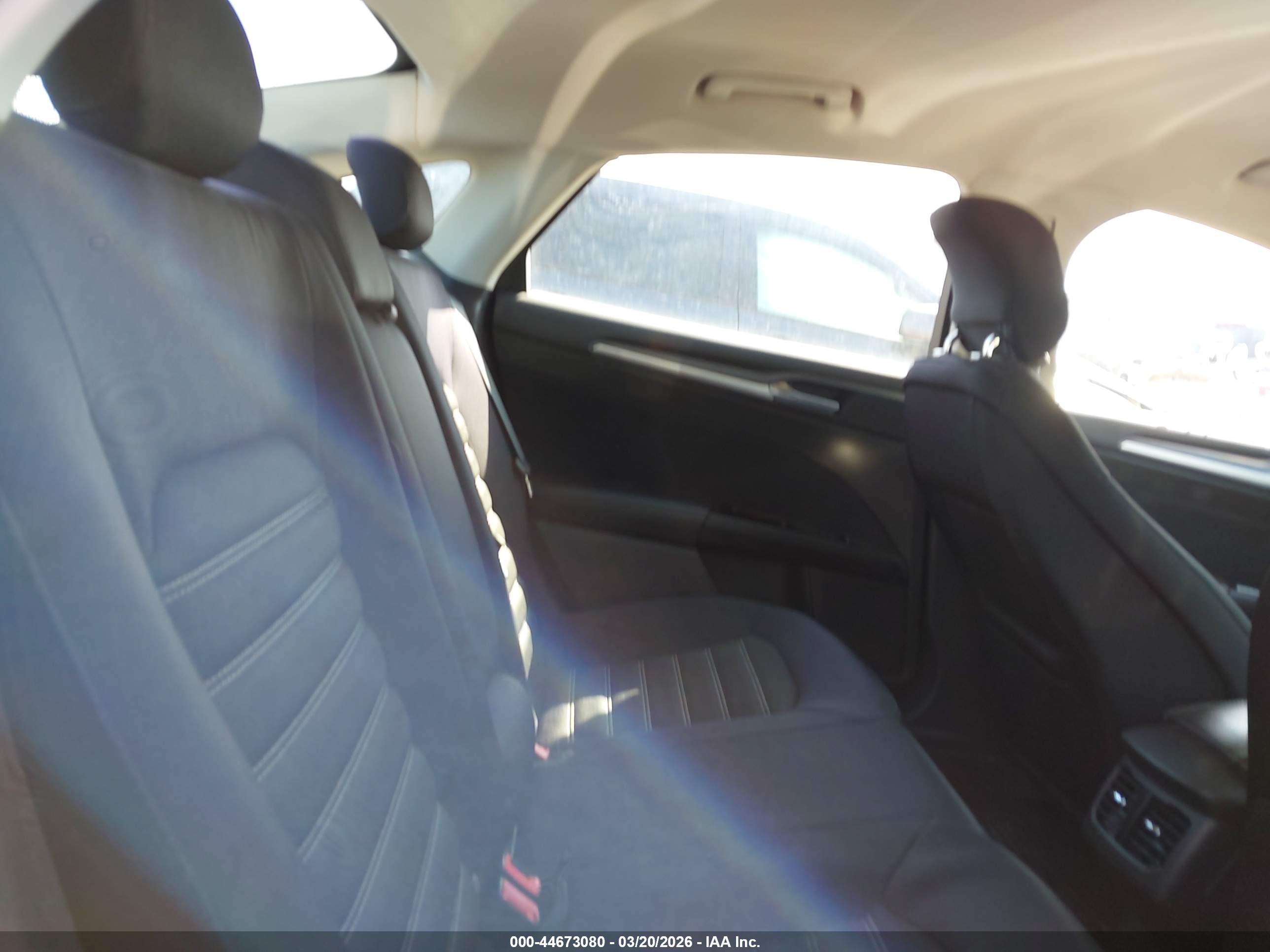 FORD FUSION image 8