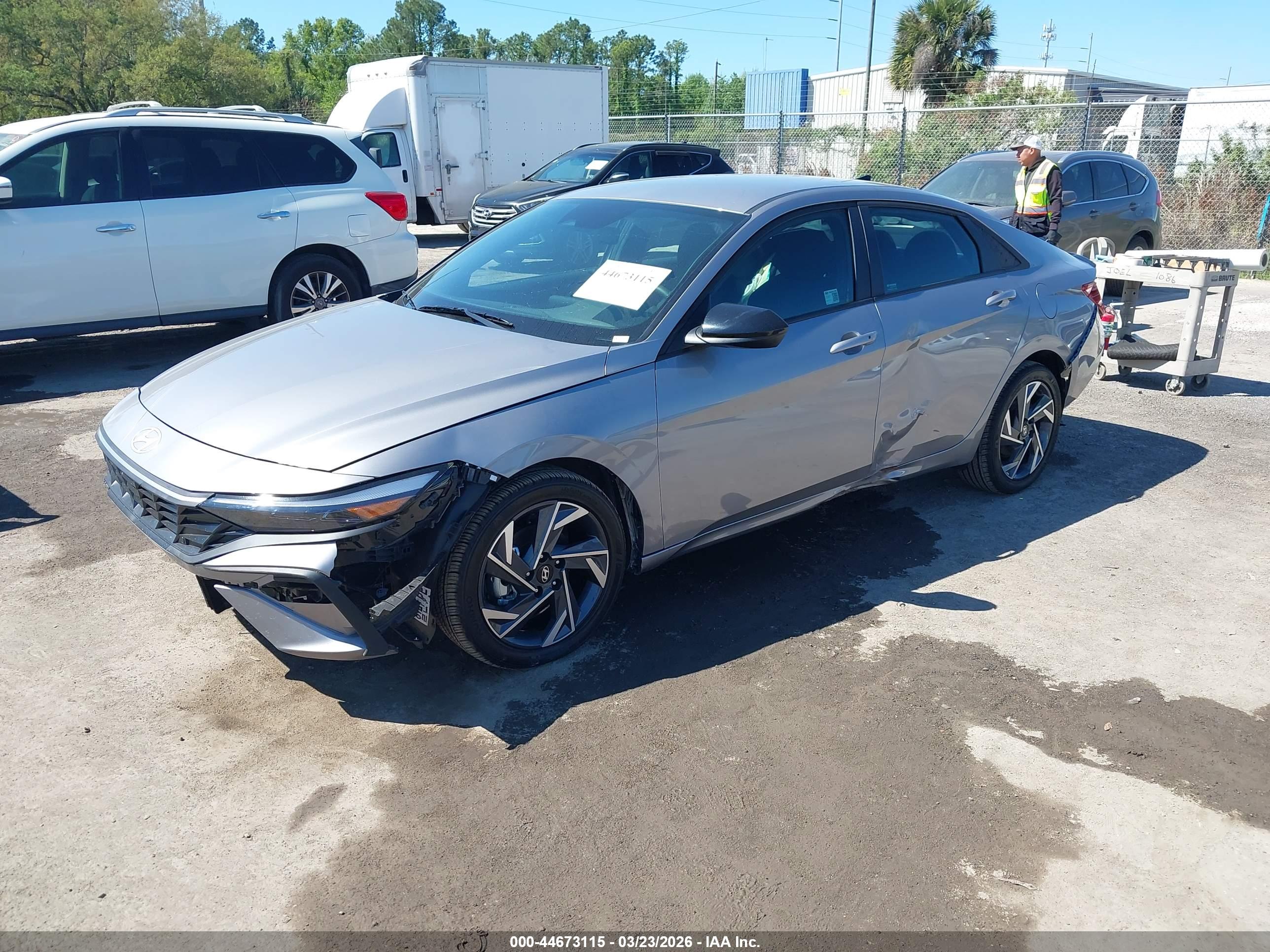 HYUNDAI ELANTRA image 2