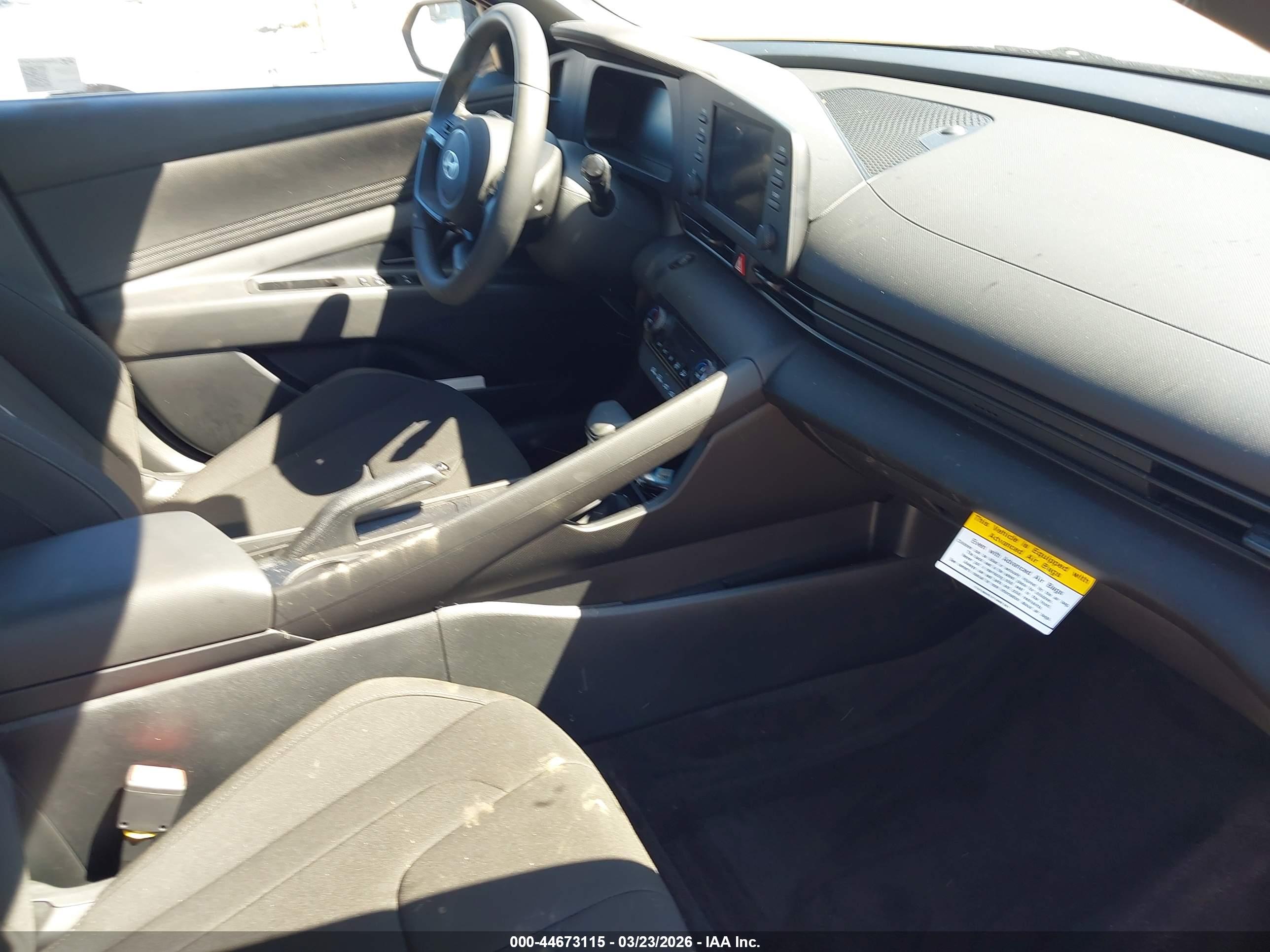 HYUNDAI ELANTRA image 5