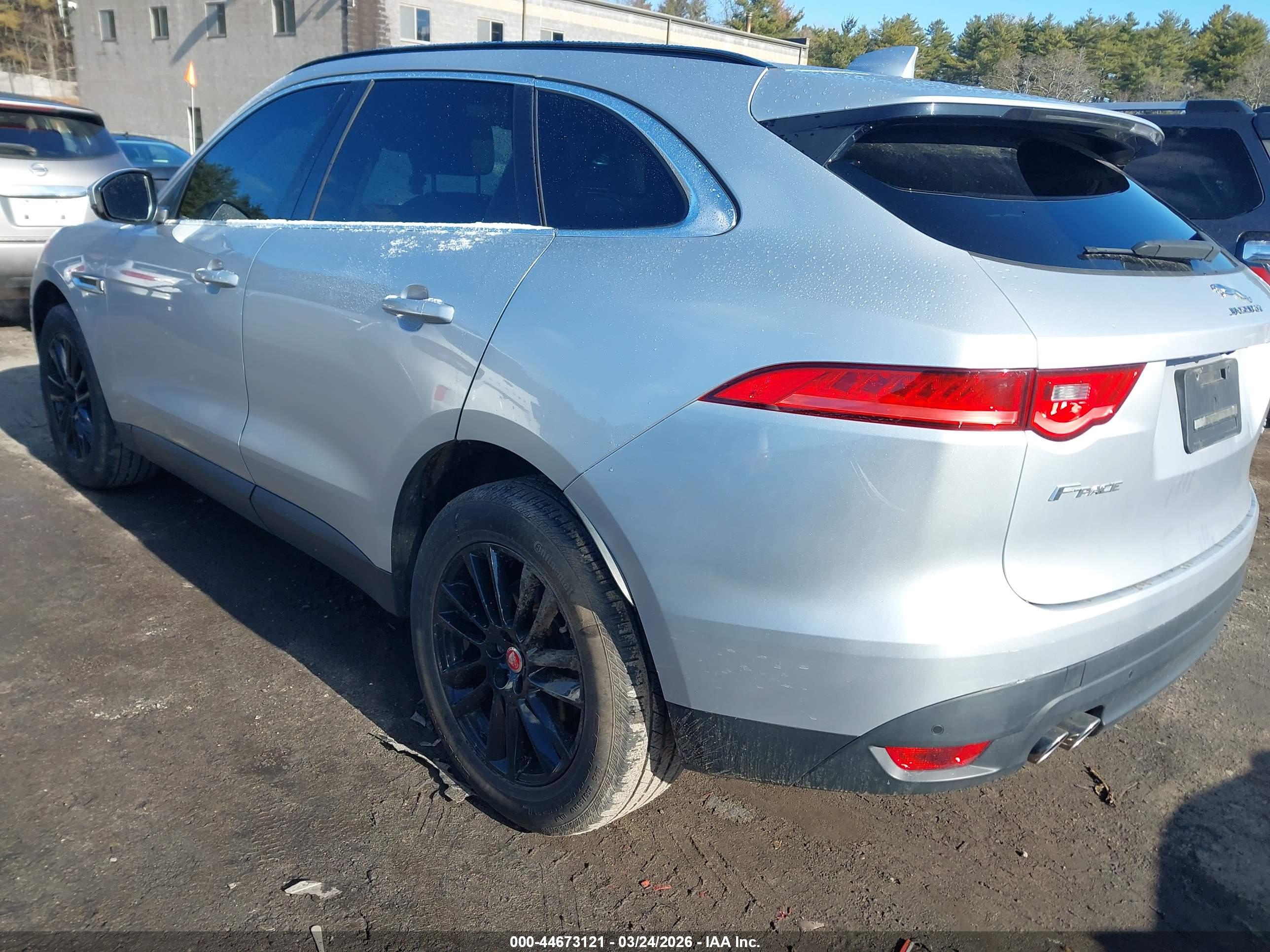 JAGUAR F-PACE image 3