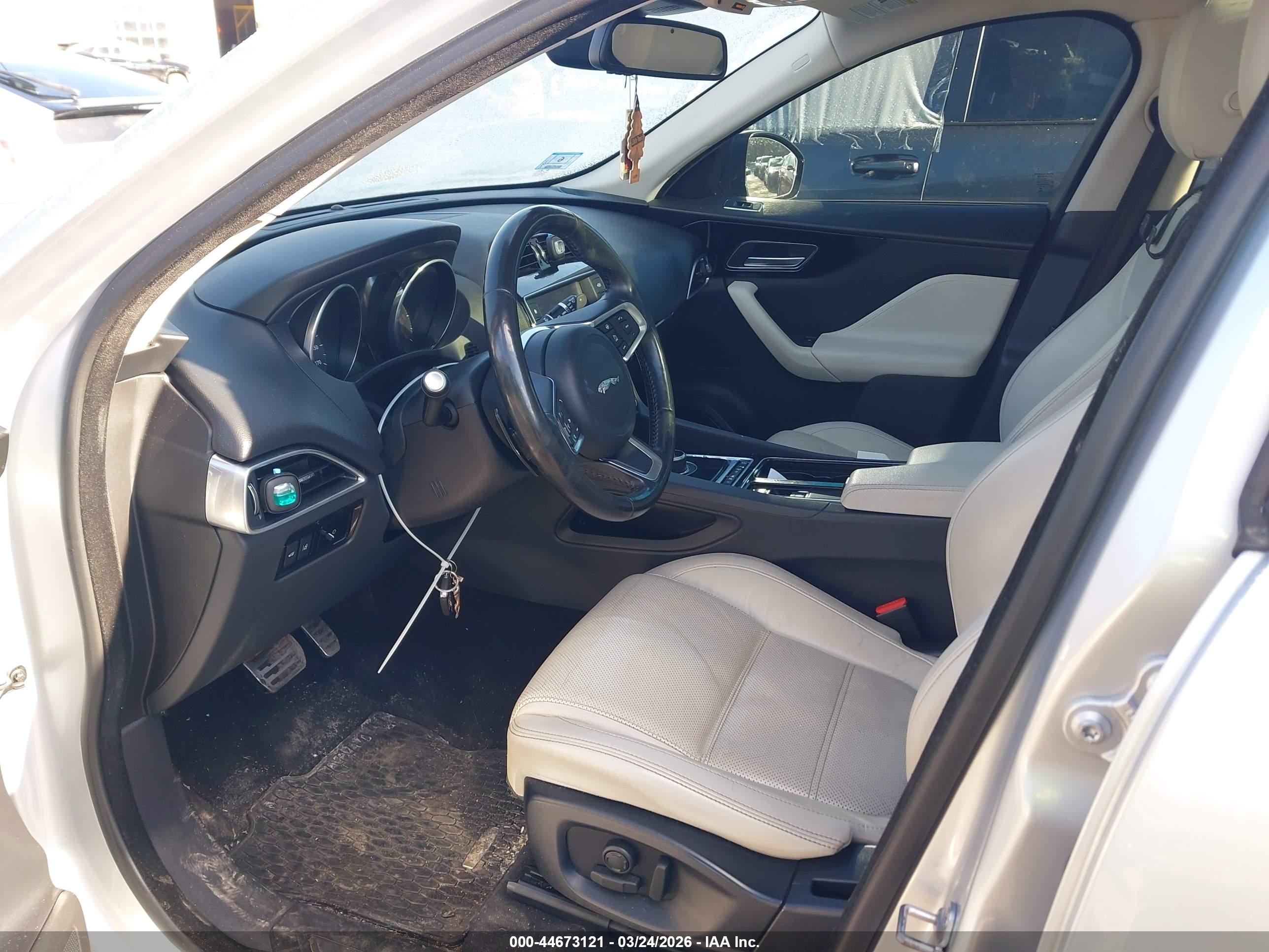 JAGUAR F-PACE image 5