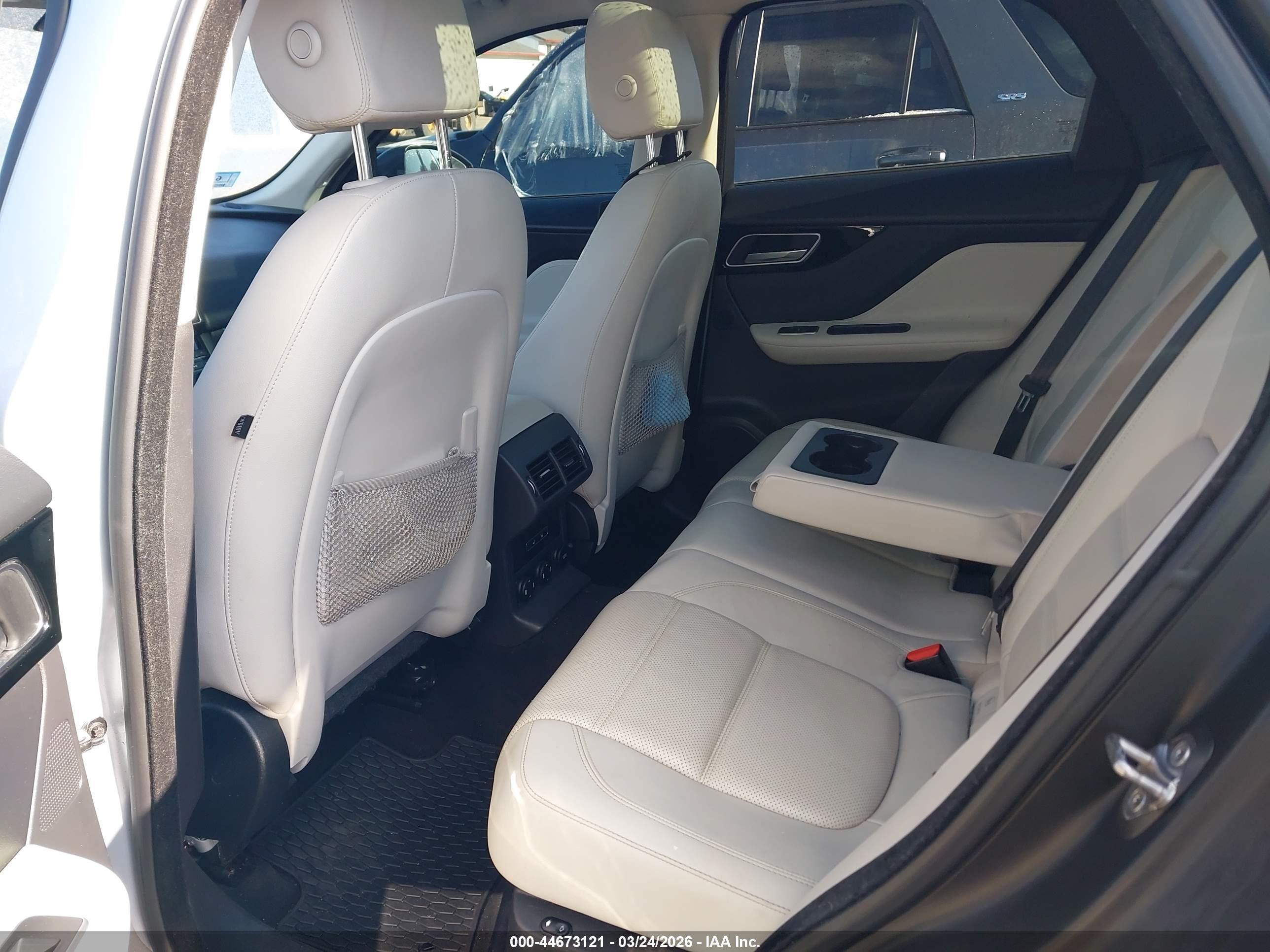 JAGUAR F-PACE image 8