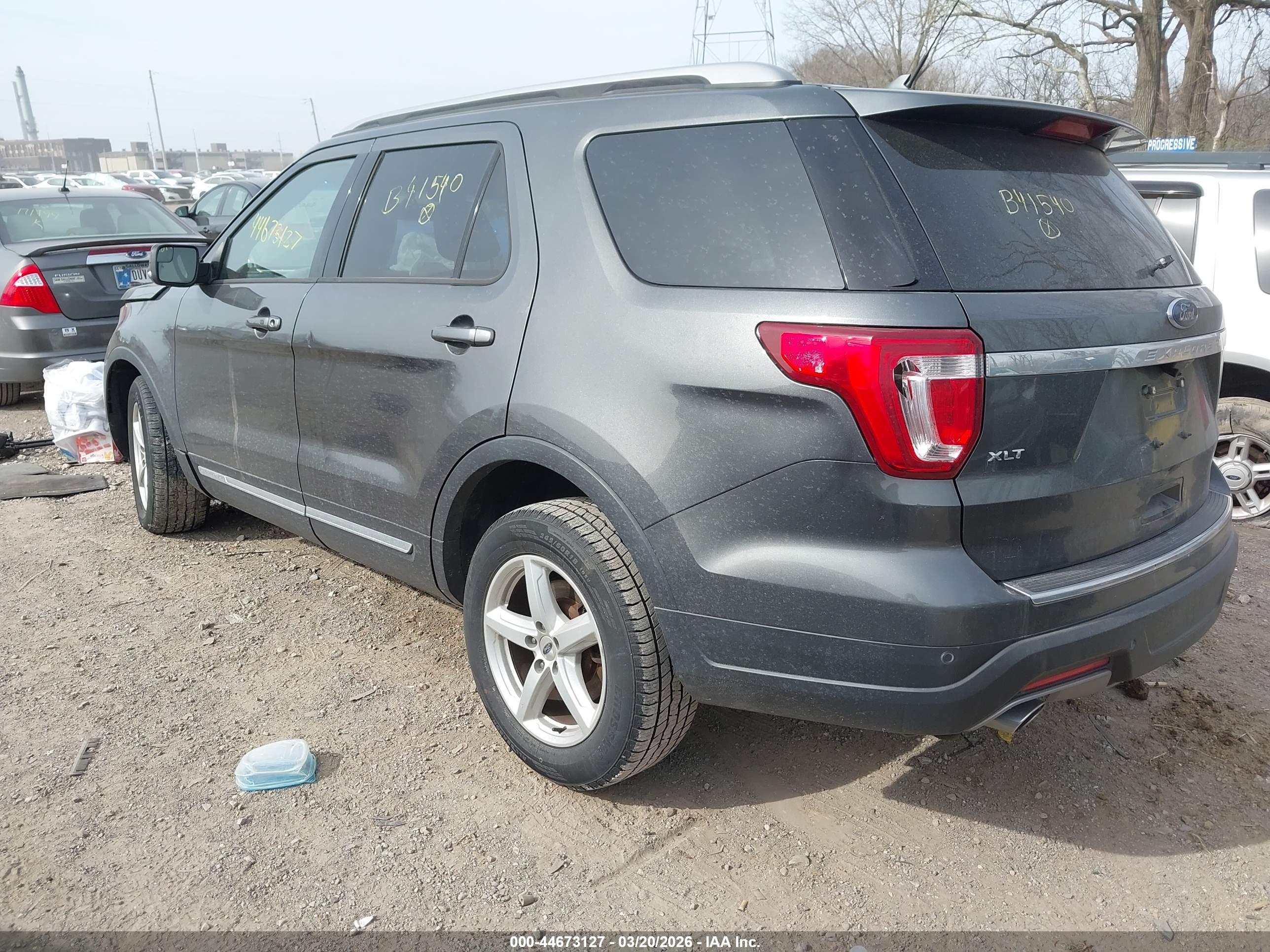 FORD EXPLORER image 3