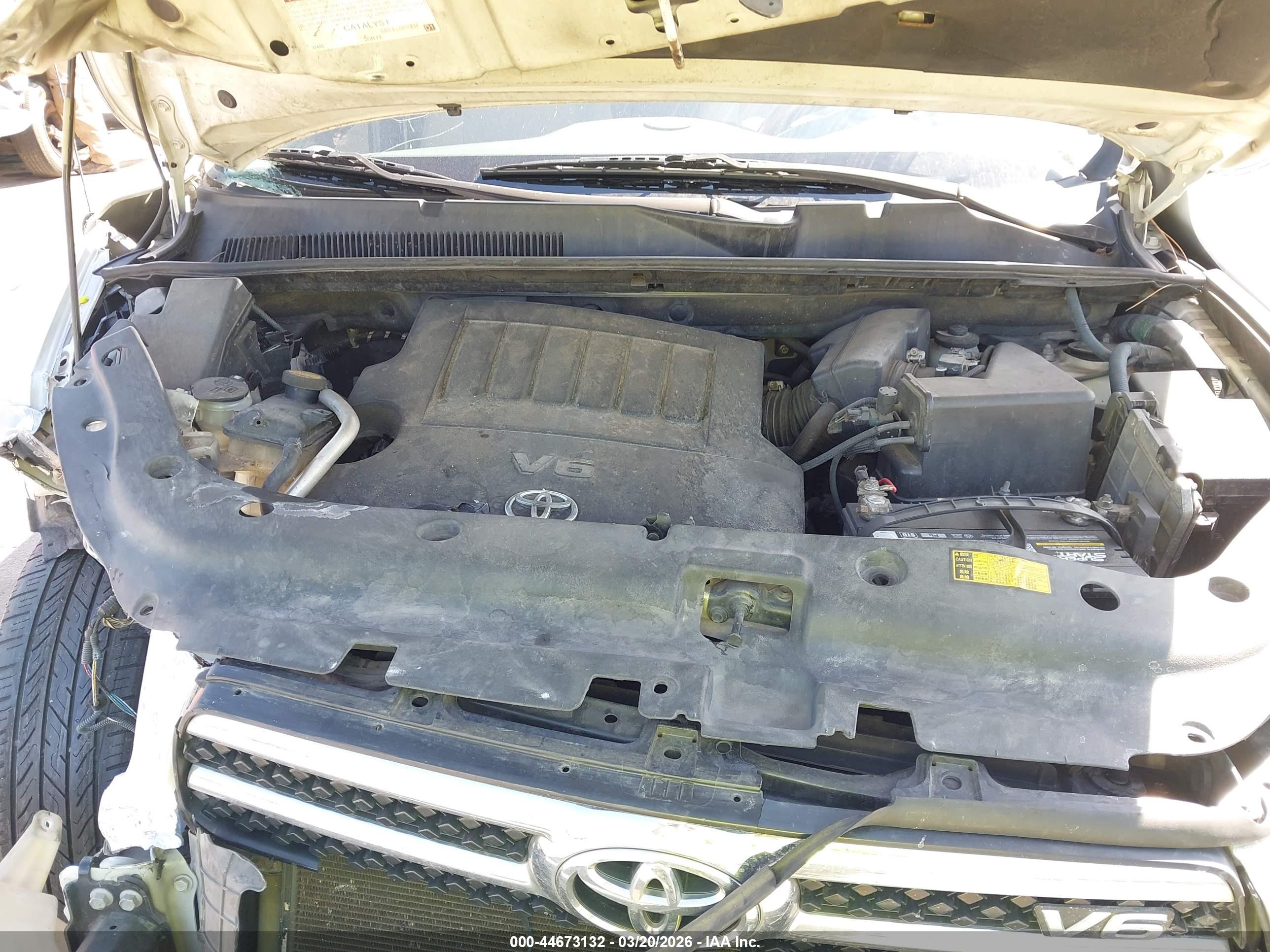 TOYOTA RAV4 image 10