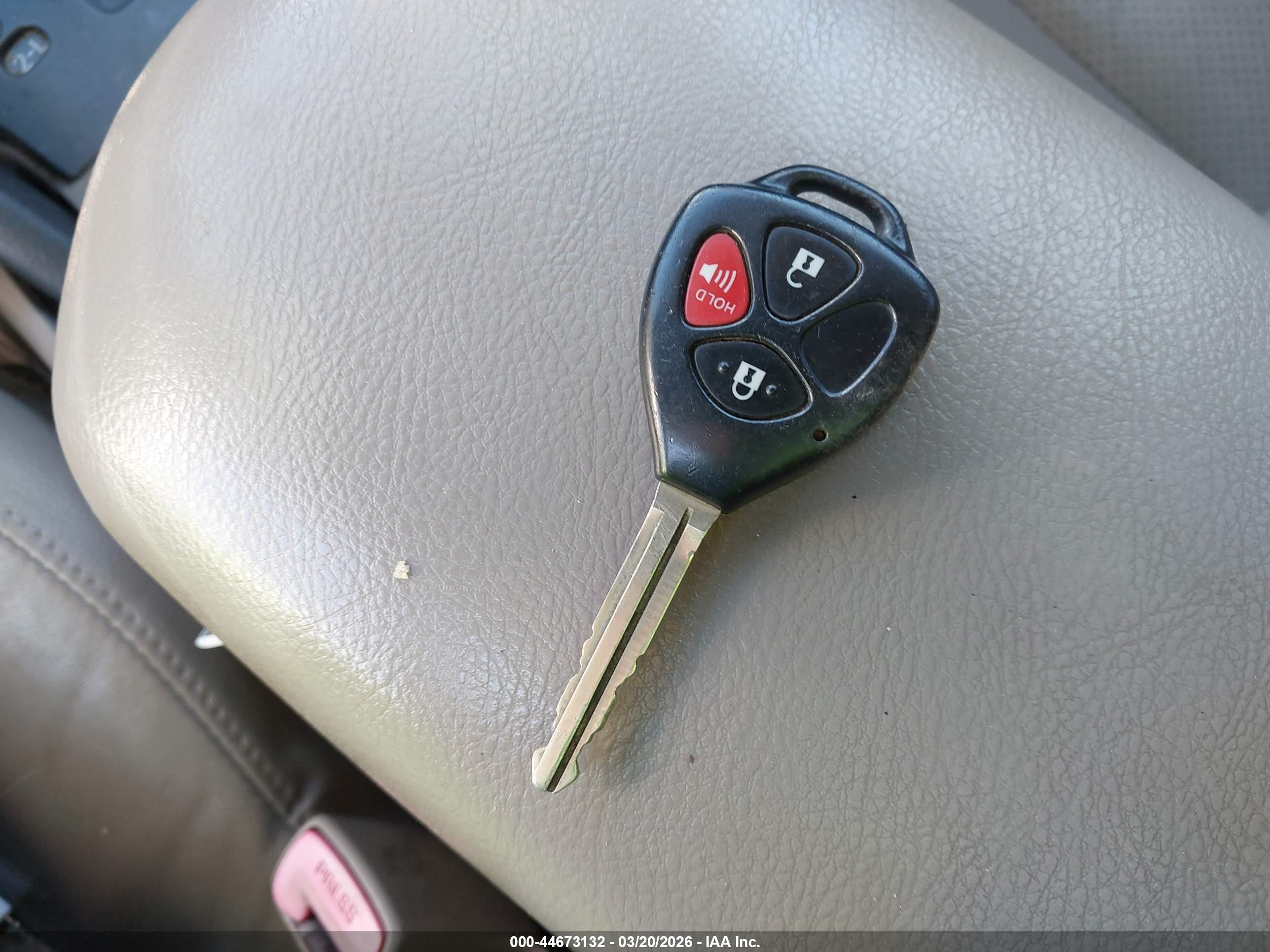 TOYOTA RAV4 image 11