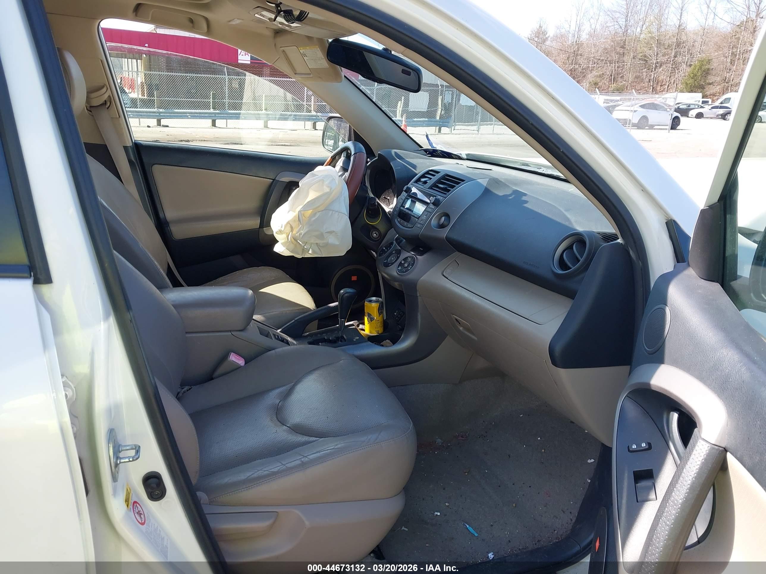 TOYOTA RAV4 image 5