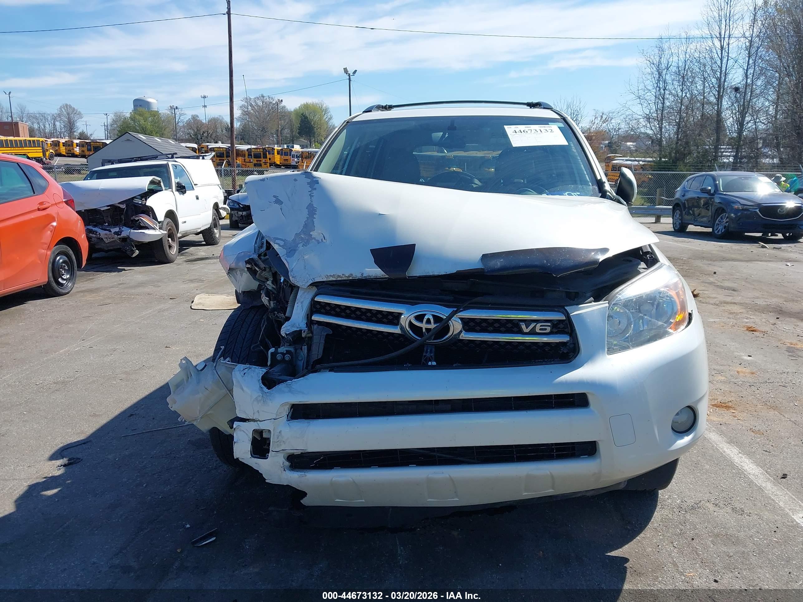 TOYOTA RAV4 image 6