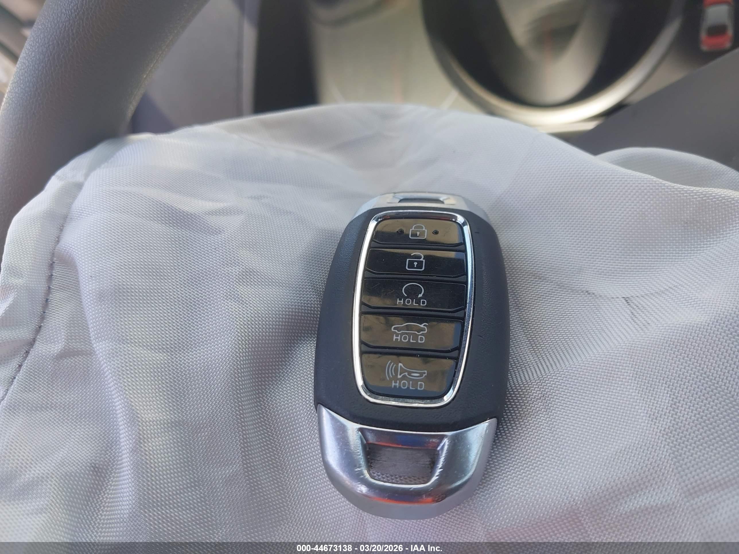 HYUNDAI ELANTRA image 11
