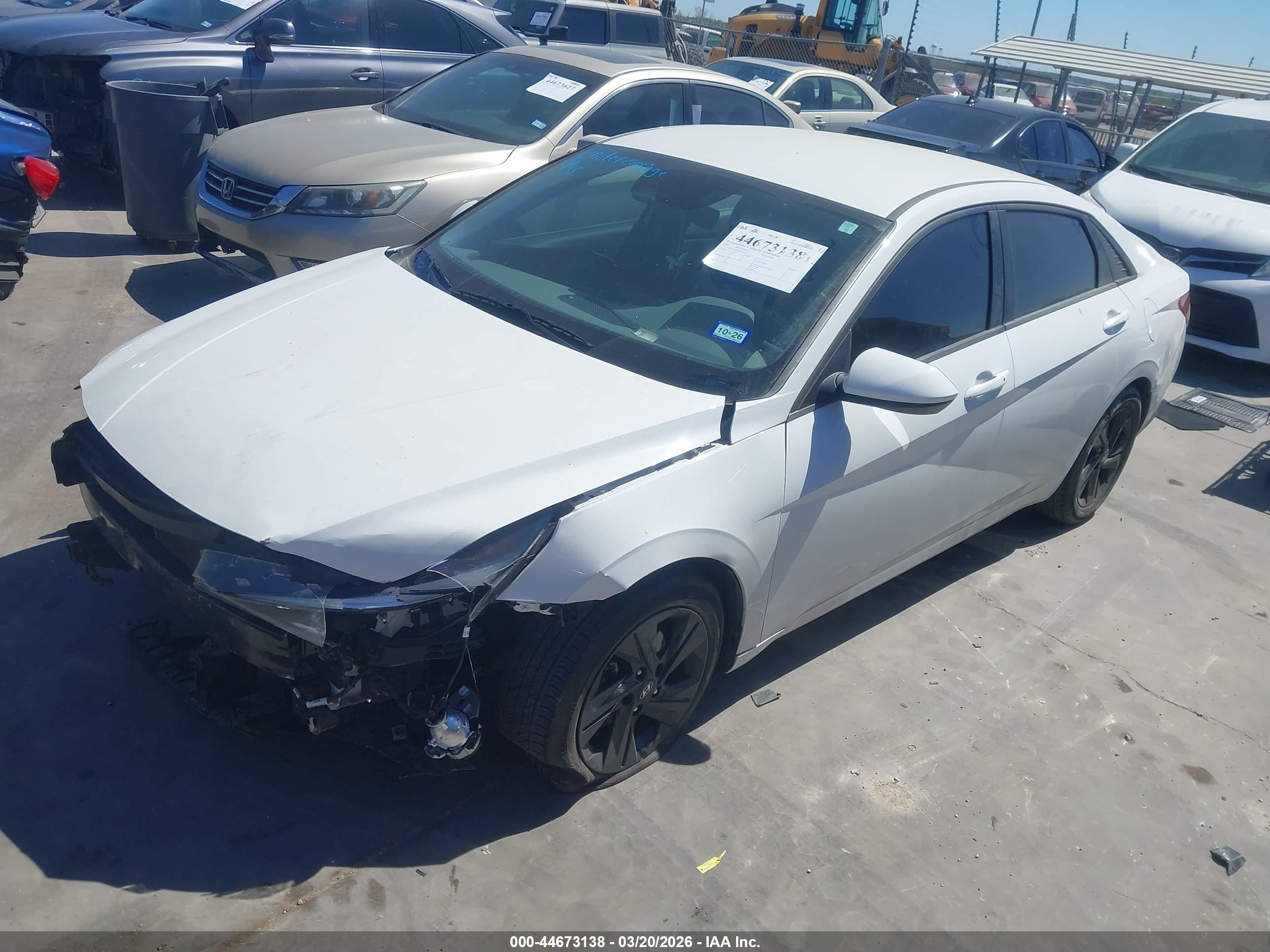 HYUNDAI ELANTRA image 2