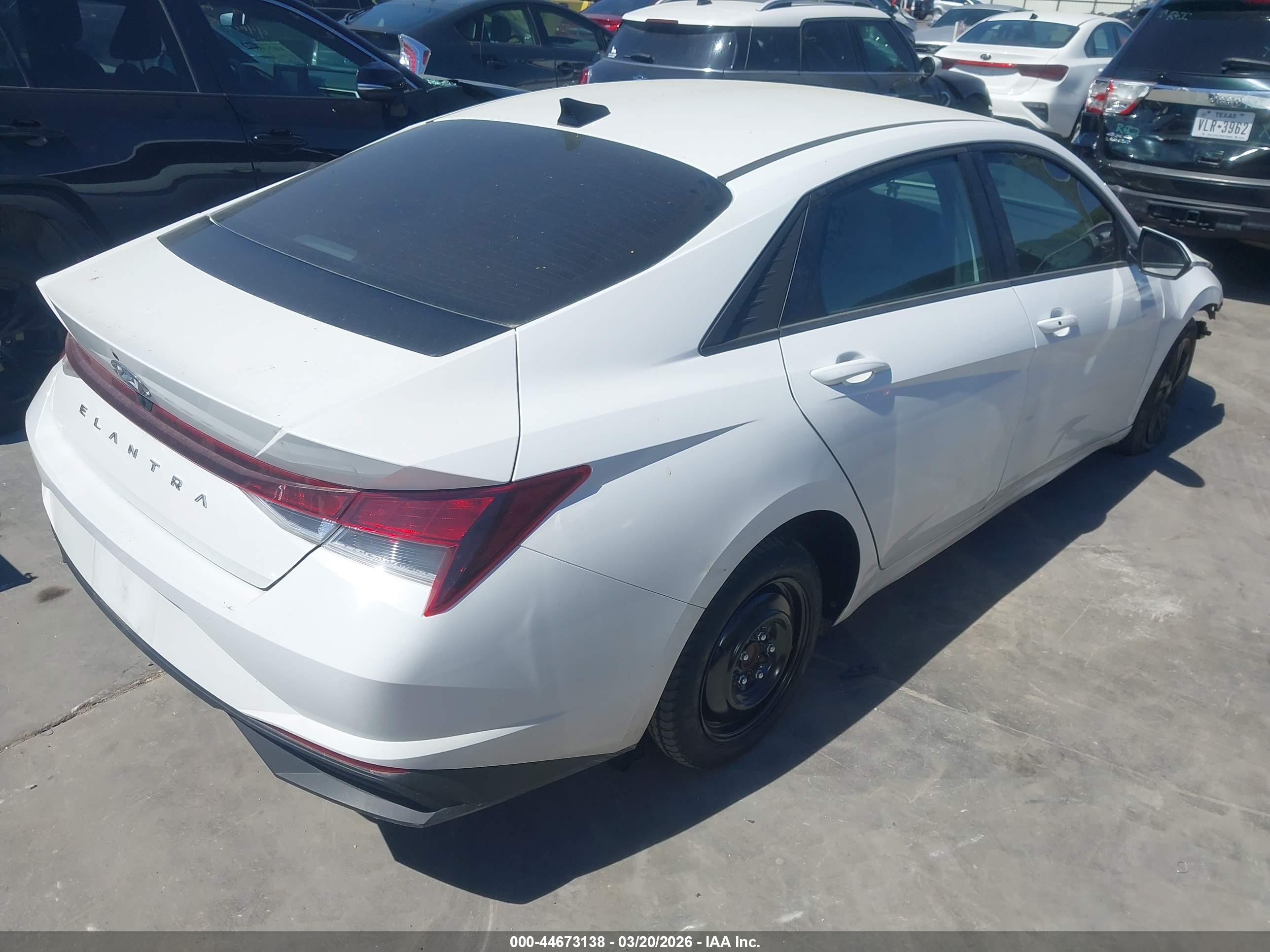 HYUNDAI ELANTRA image 4
