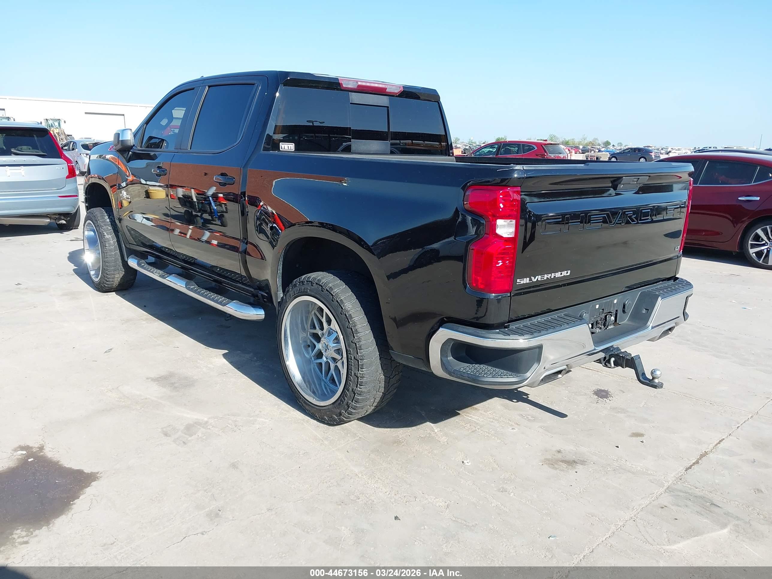 CHEVROLET SILVERADO image 3