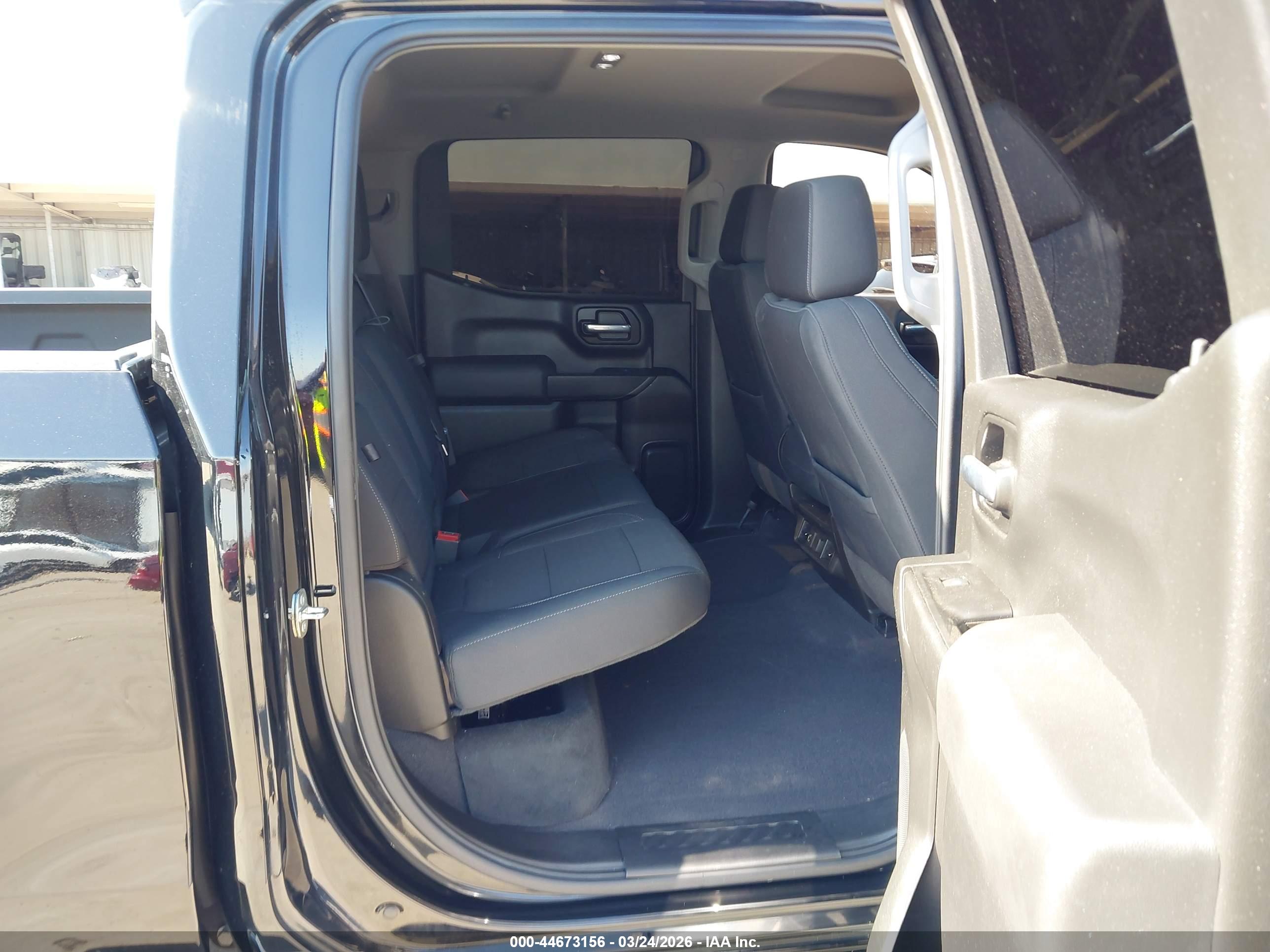 CHEVROLET SILVERADO image 8