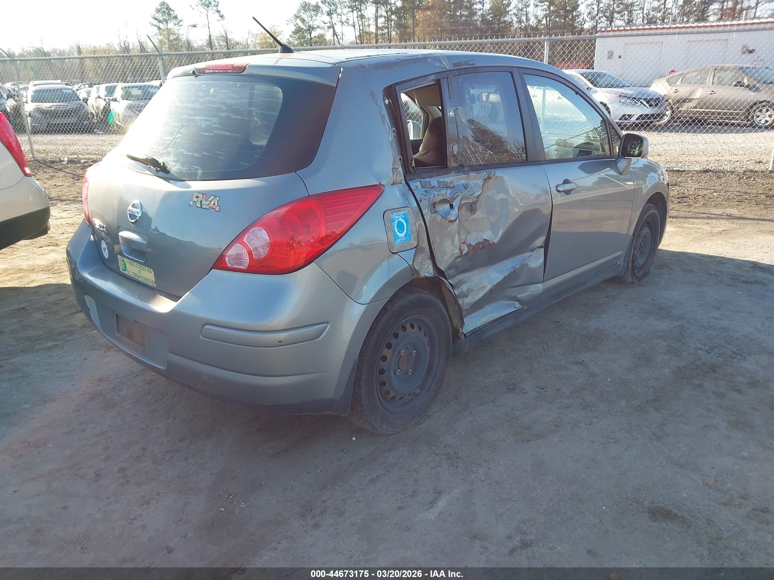 NISSAN VERSA image 4