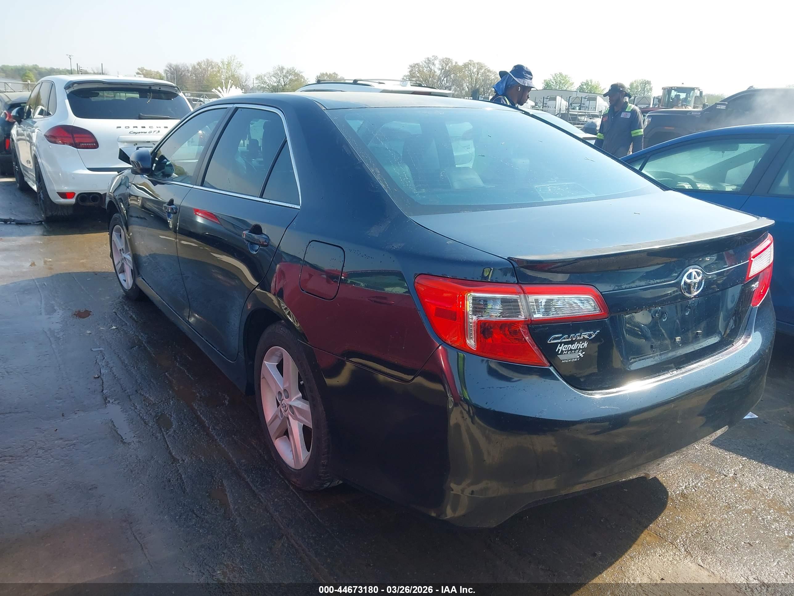TOYOTA CAMRY image 3