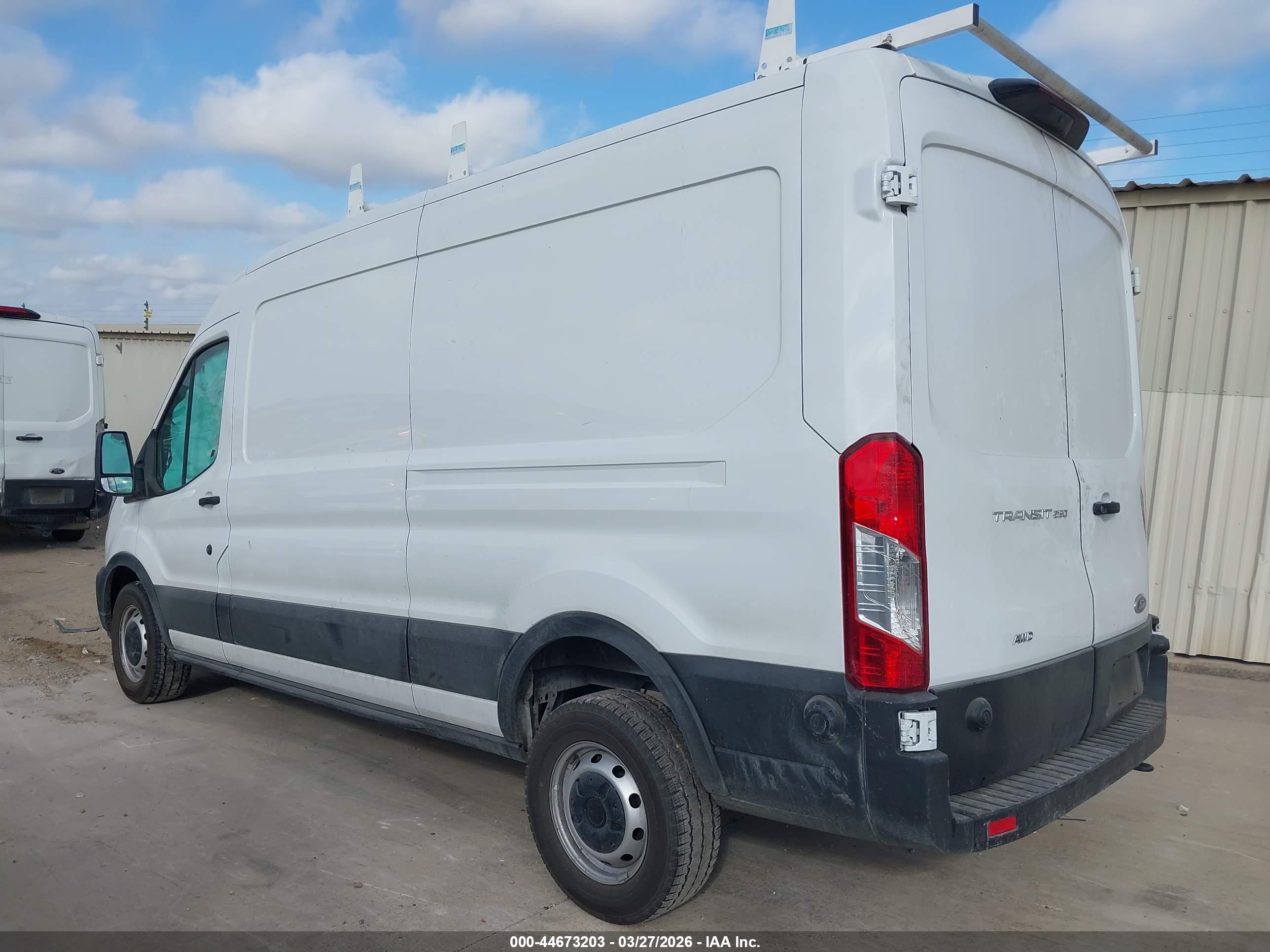 FORD TRANSIT-250 image 3
