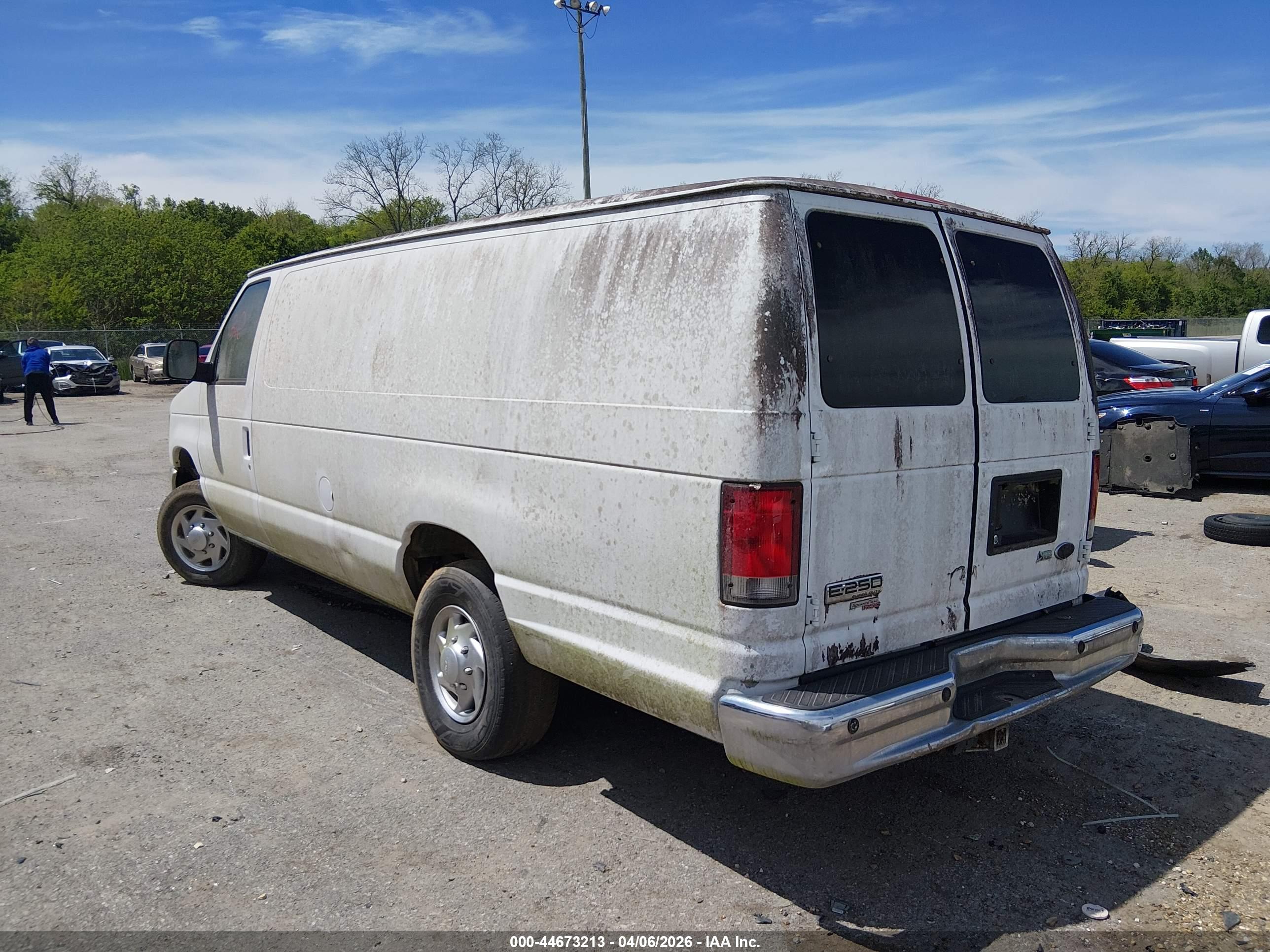 FORD E-250 image 3