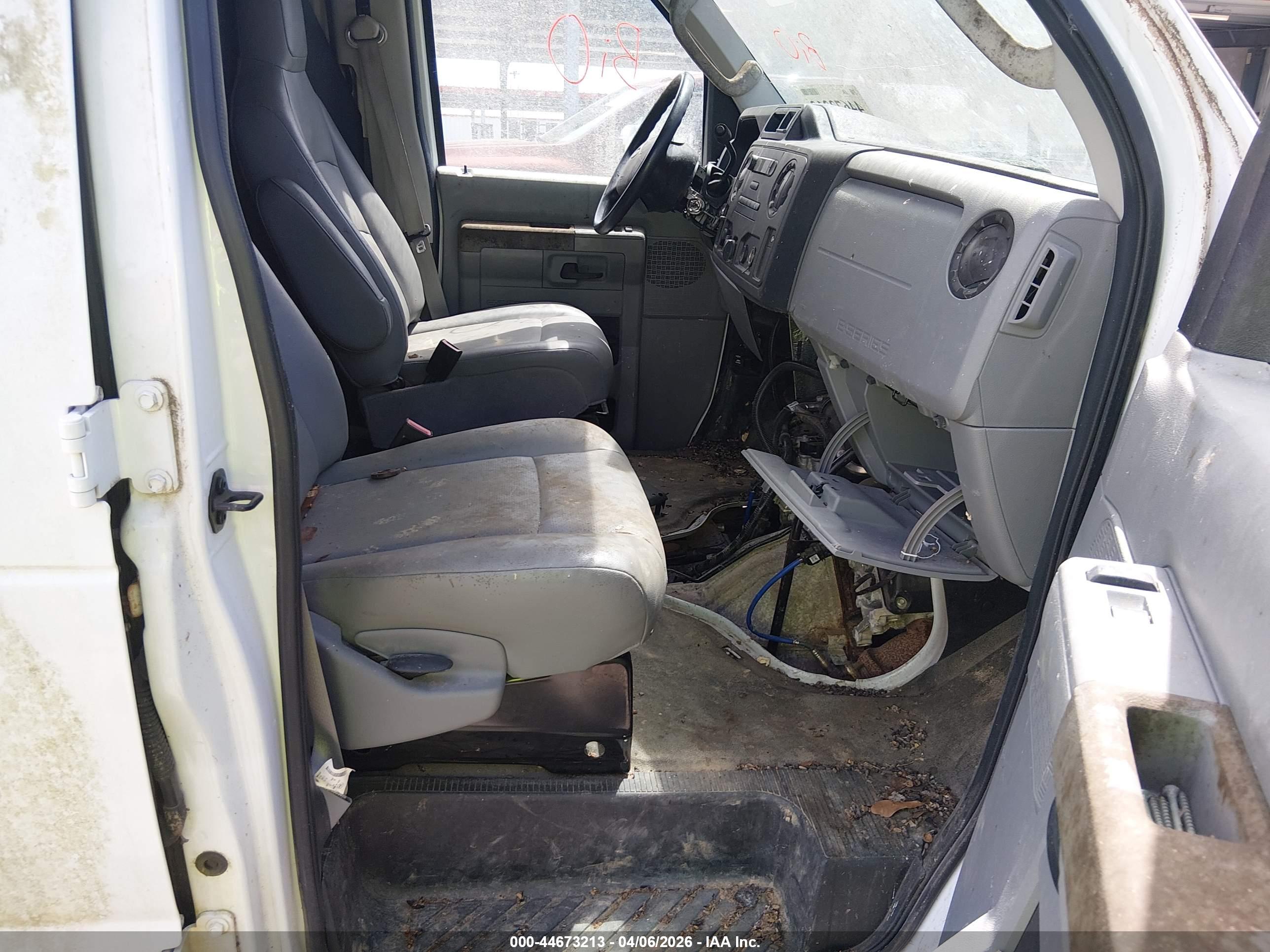 FORD E-250 image 5