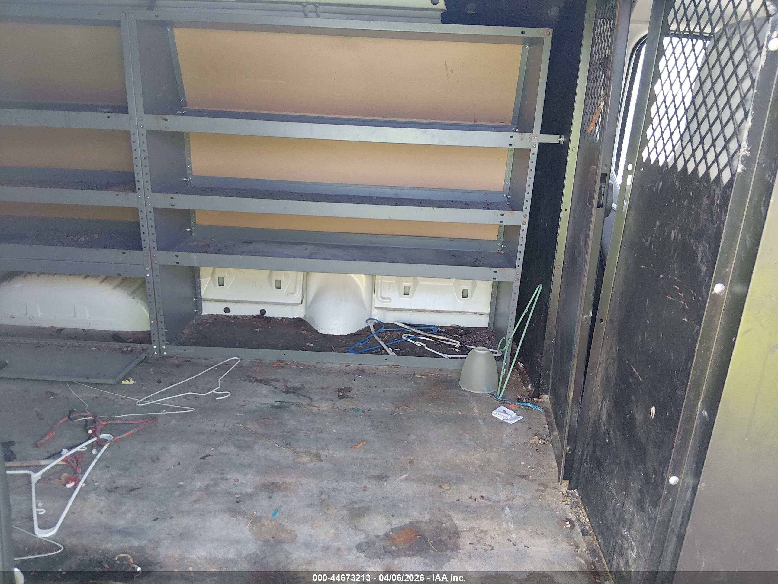 FORD E-250 image 8
