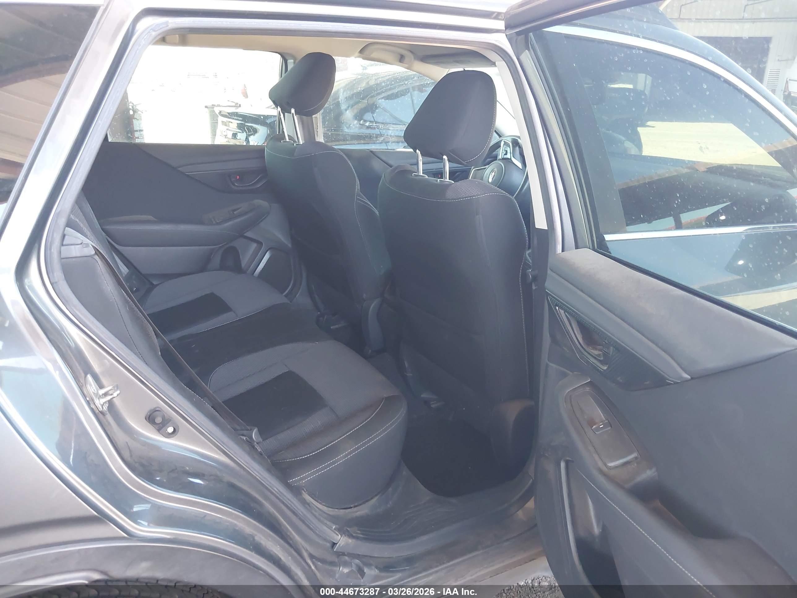 SUBARU OUTBACK image 8