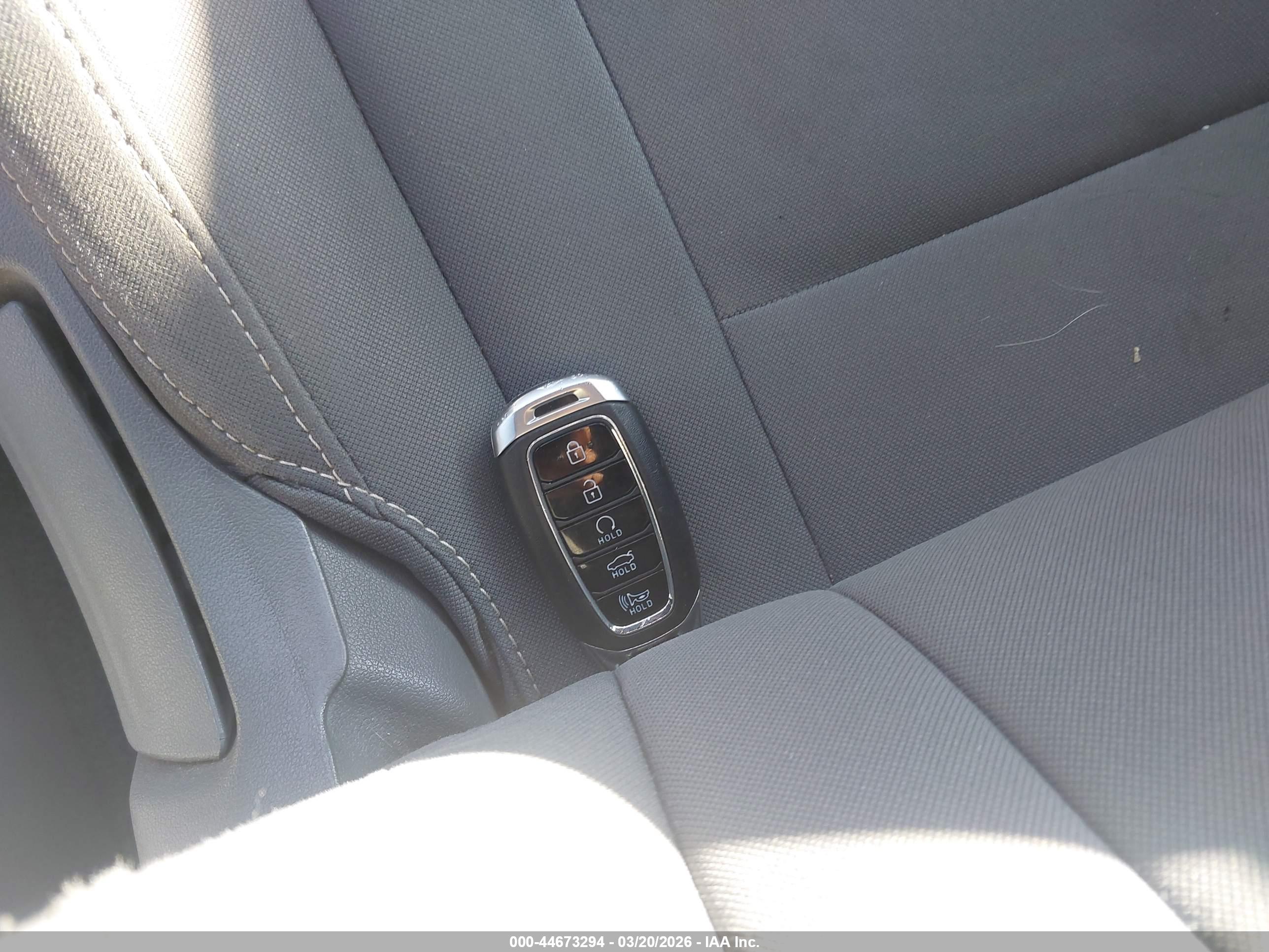 HYUNDAI ELANTRA image 11