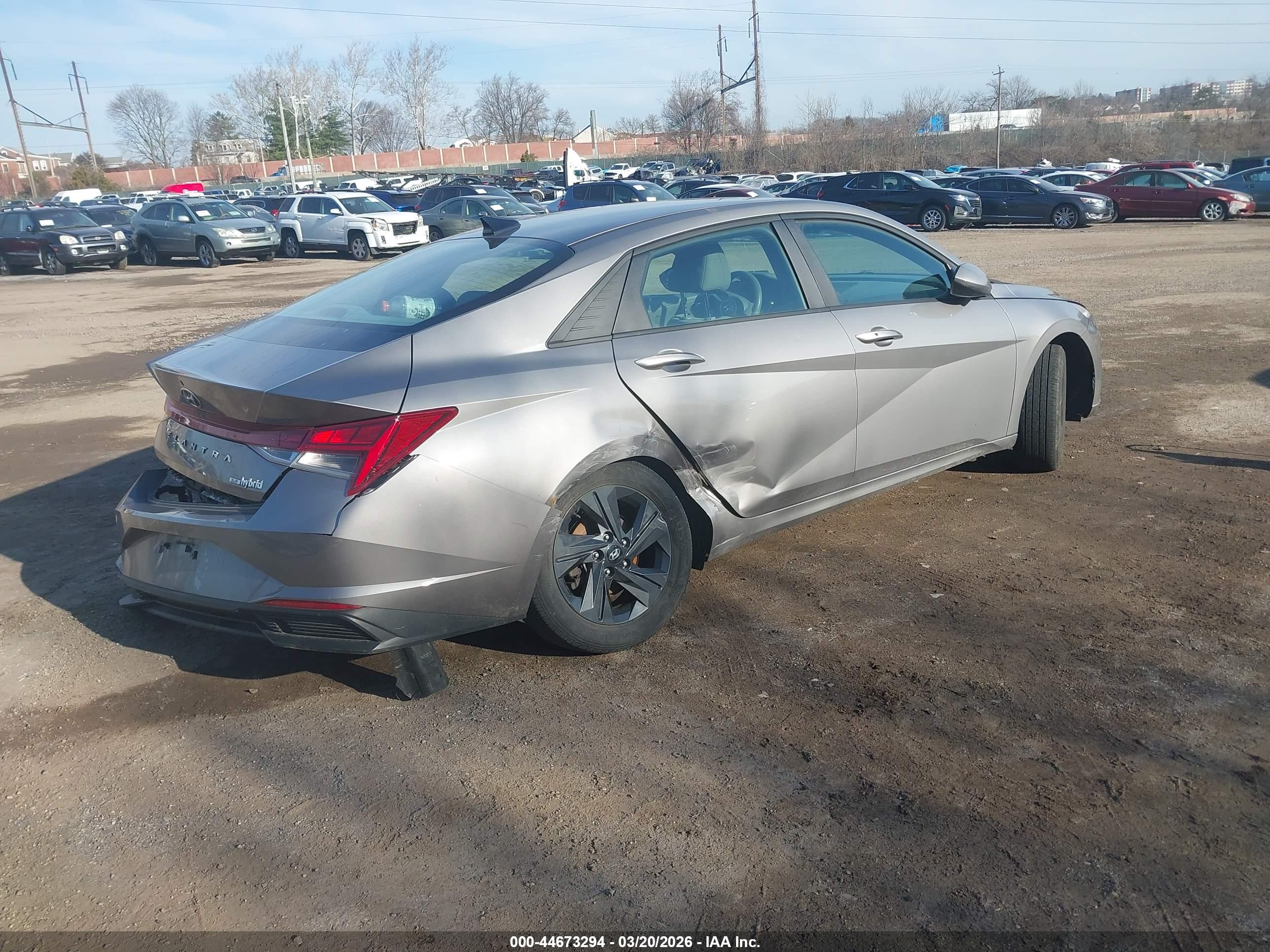HYUNDAI ELANTRA image 4