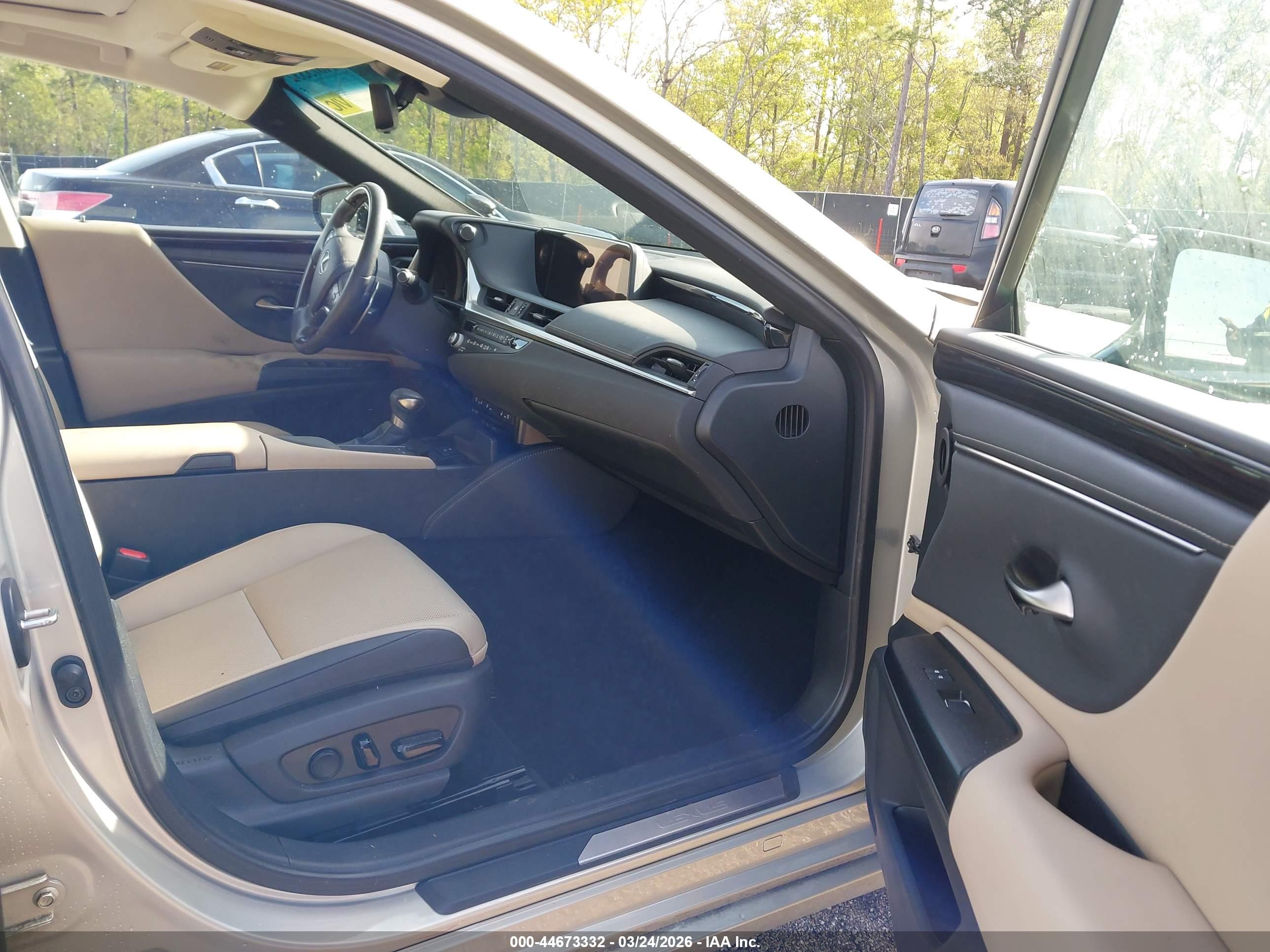 LEXUS ES image 5
