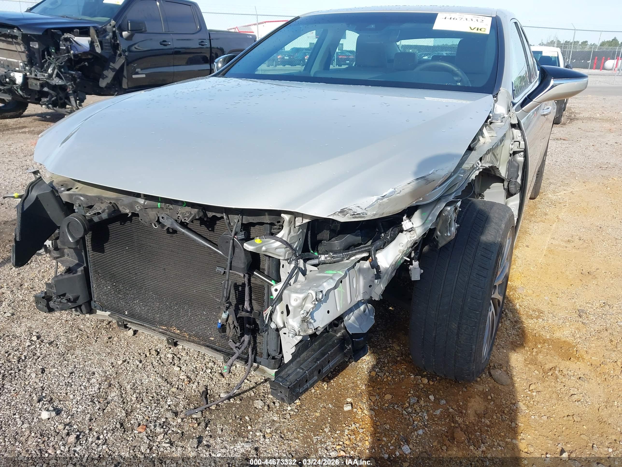 LEXUS ES image 6