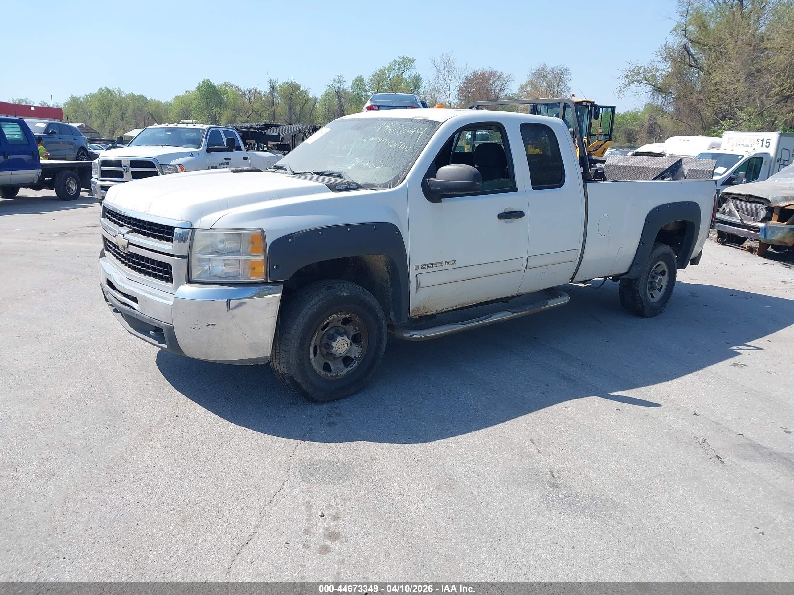 CHEVROLET SILVERADO image 2