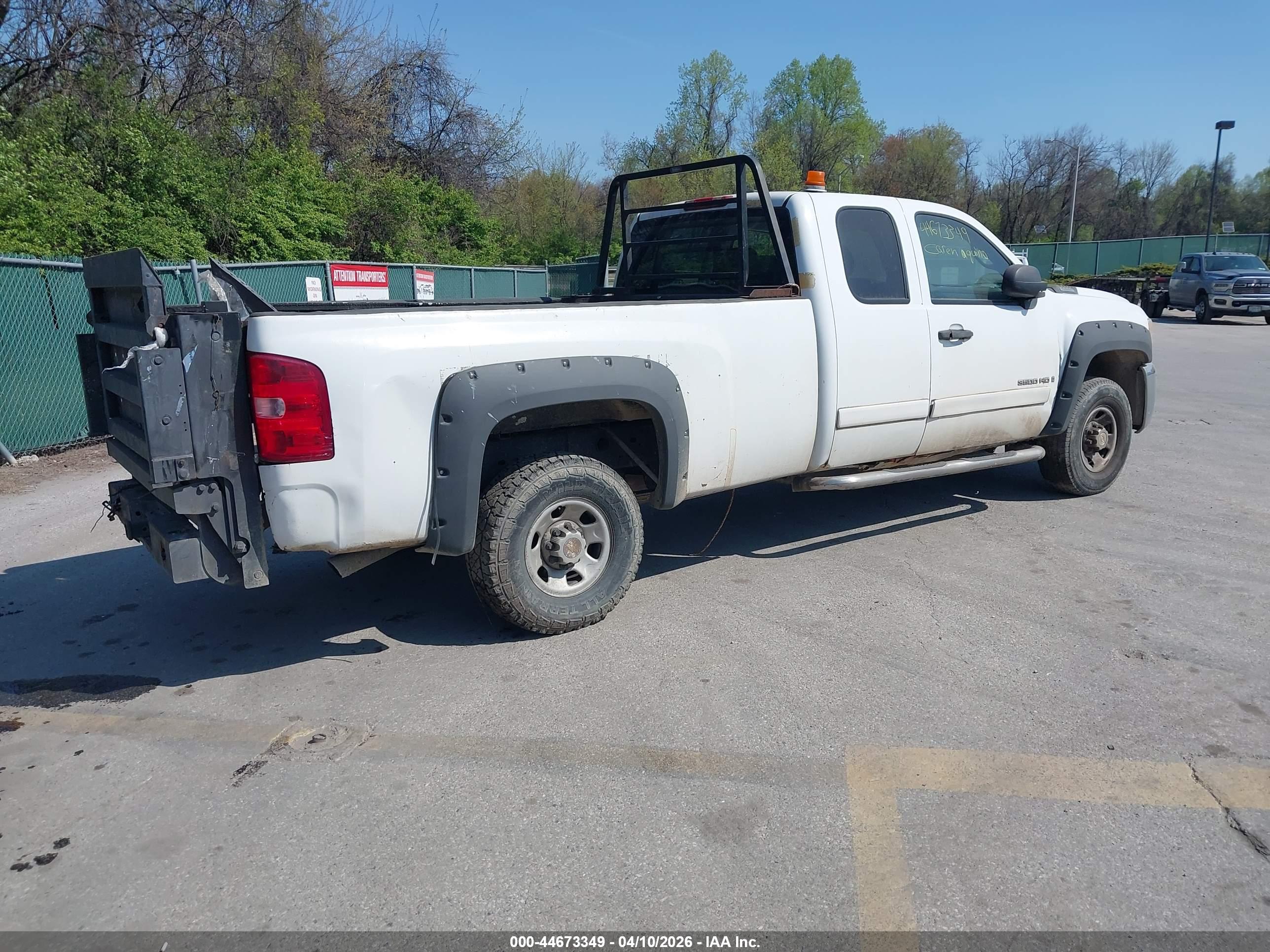CHEVROLET SILVERADO image 4
