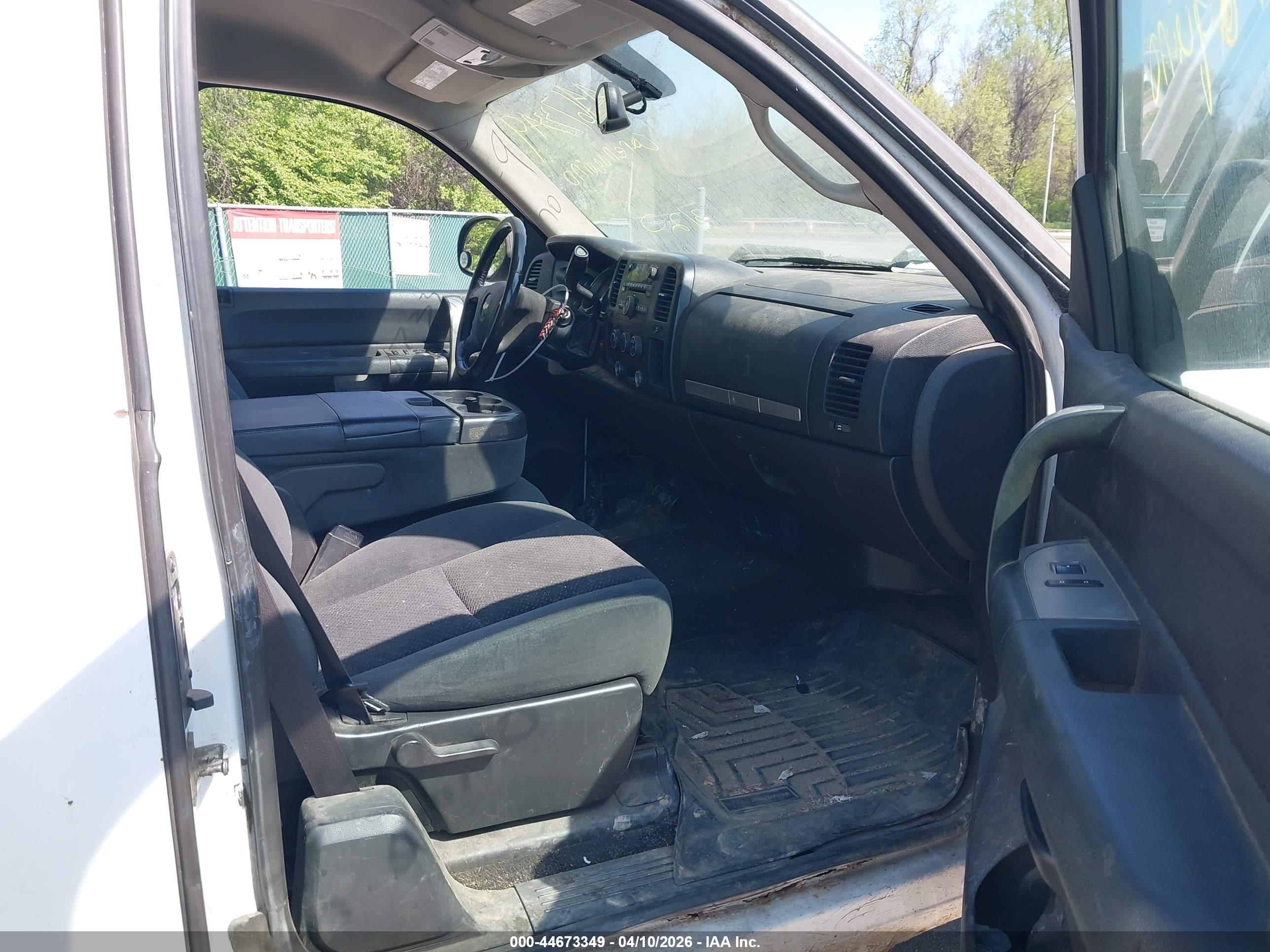 CHEVROLET SILVERADO image 5
