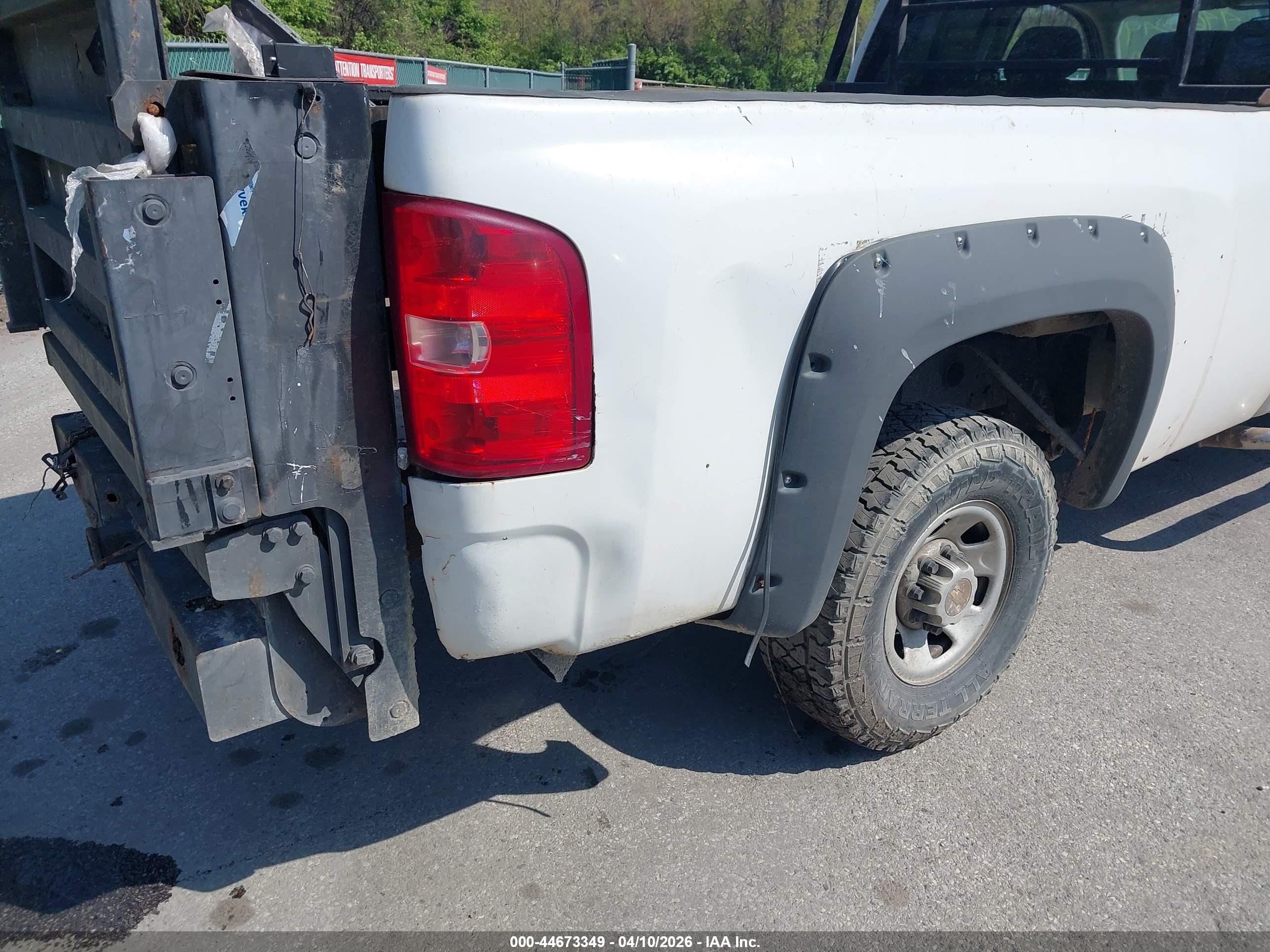 CHEVROLET SILVERADO image 6