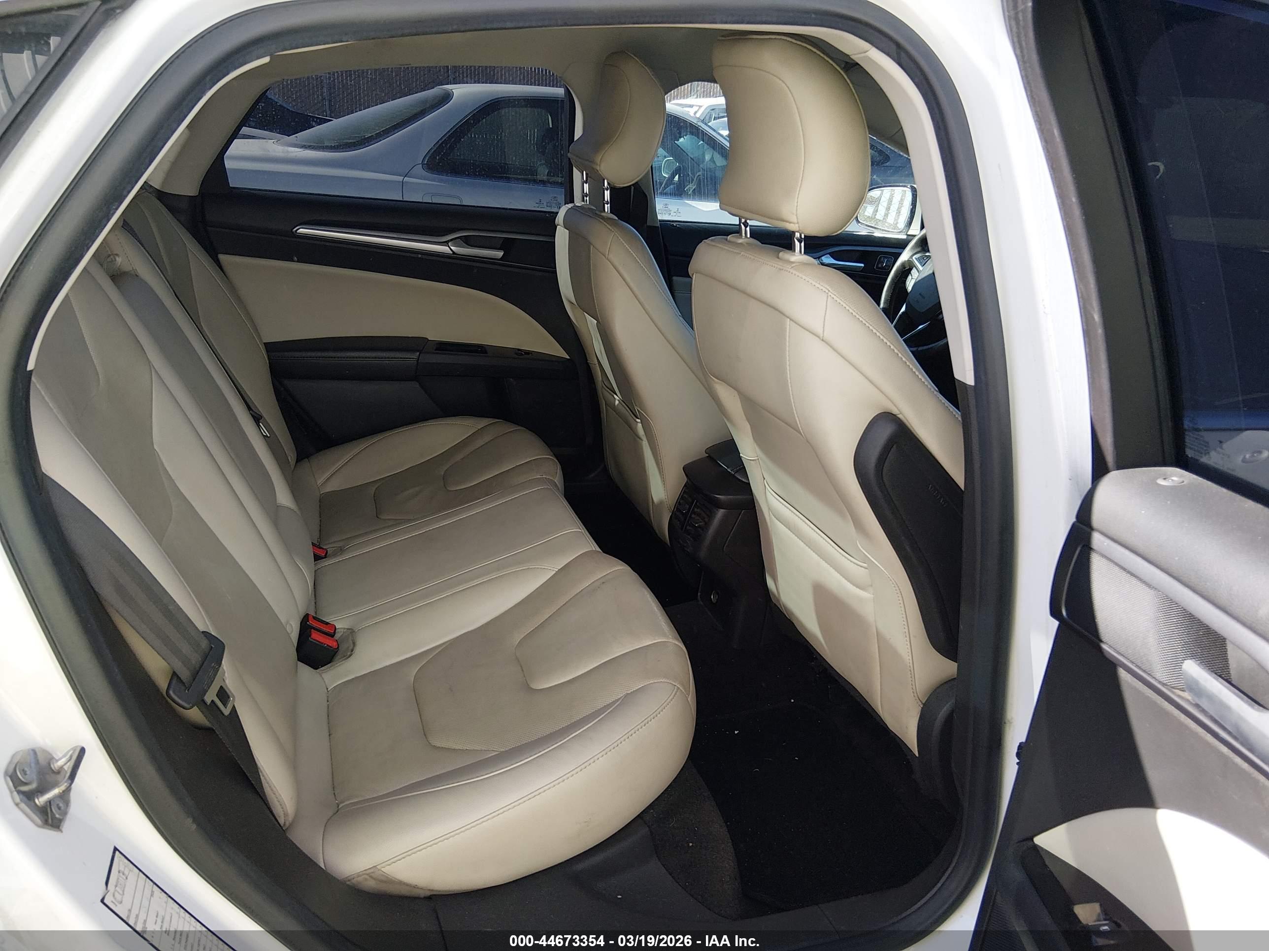FORD FUSION image 8