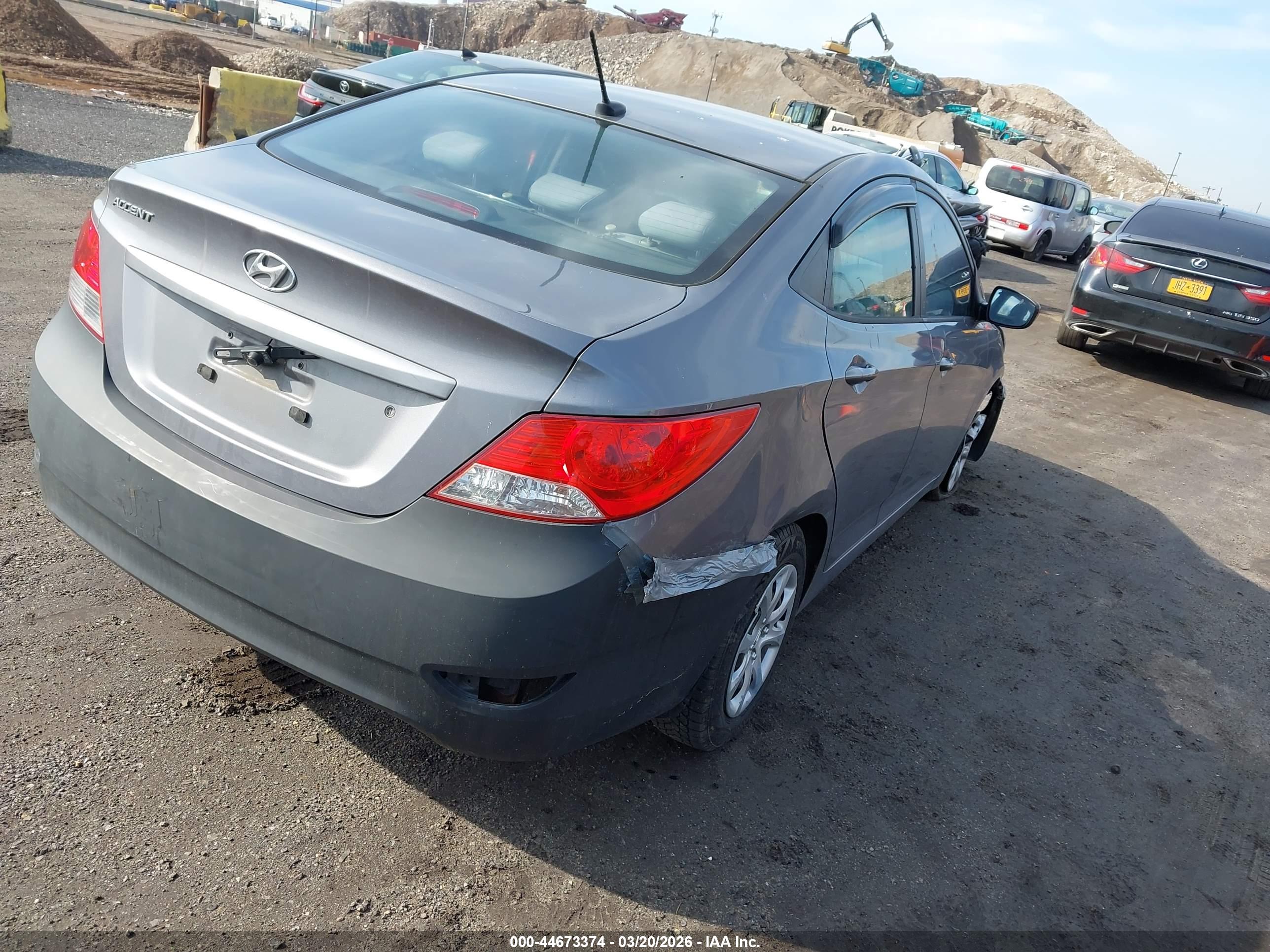 HYUNDAI ACCENT image 4
