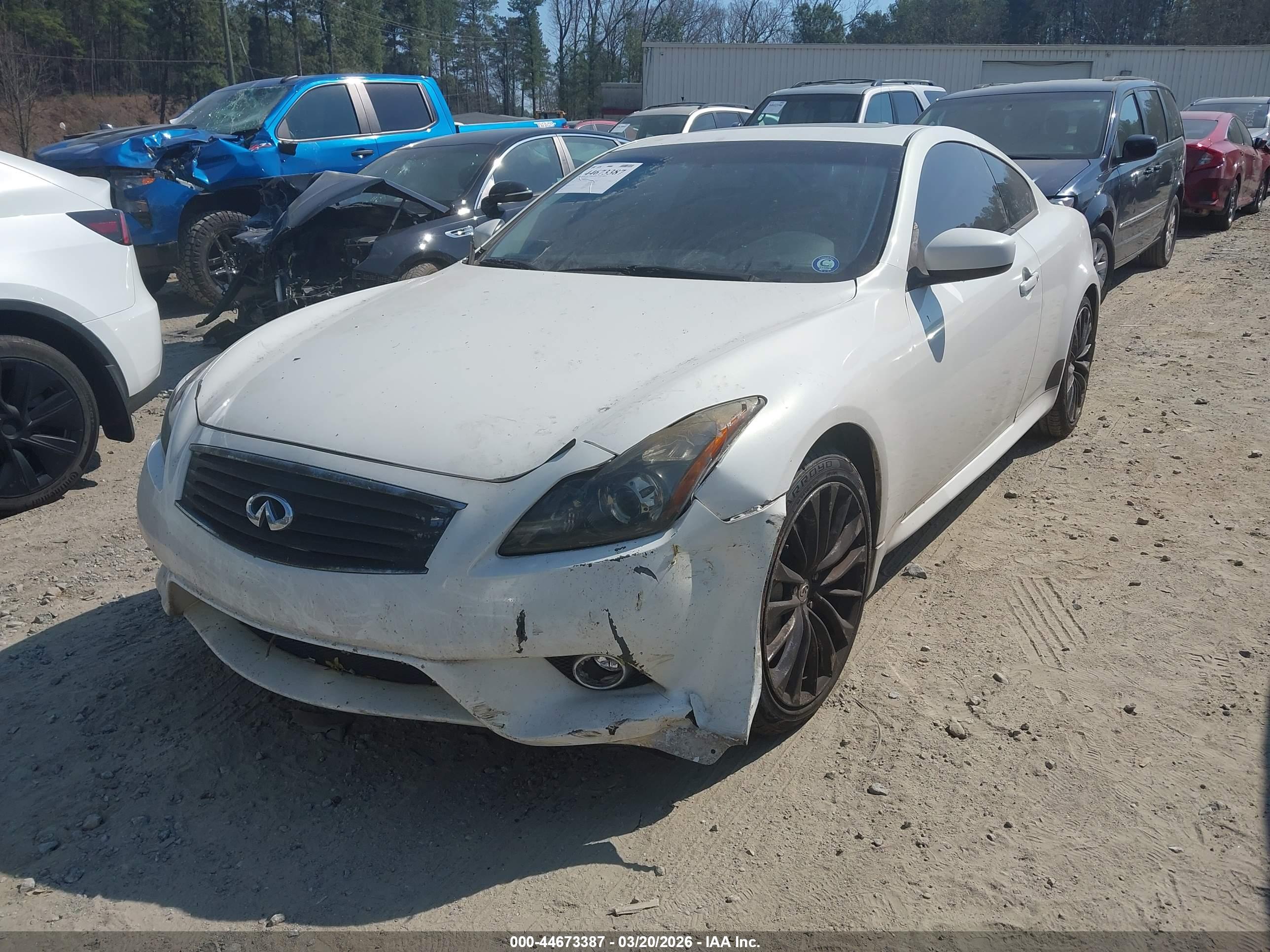 INFINITI G37 image 2
