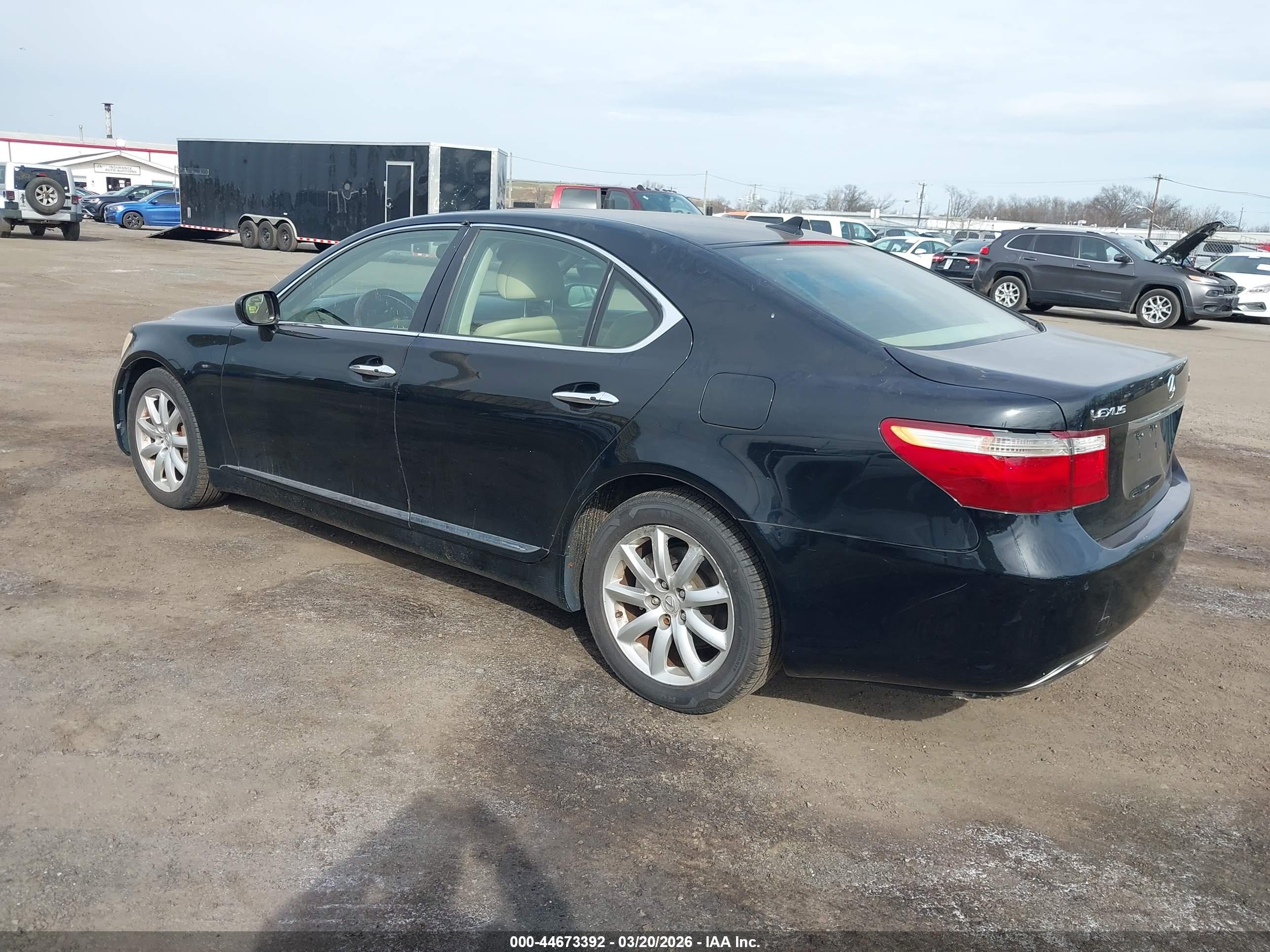LEXUS LS image 3