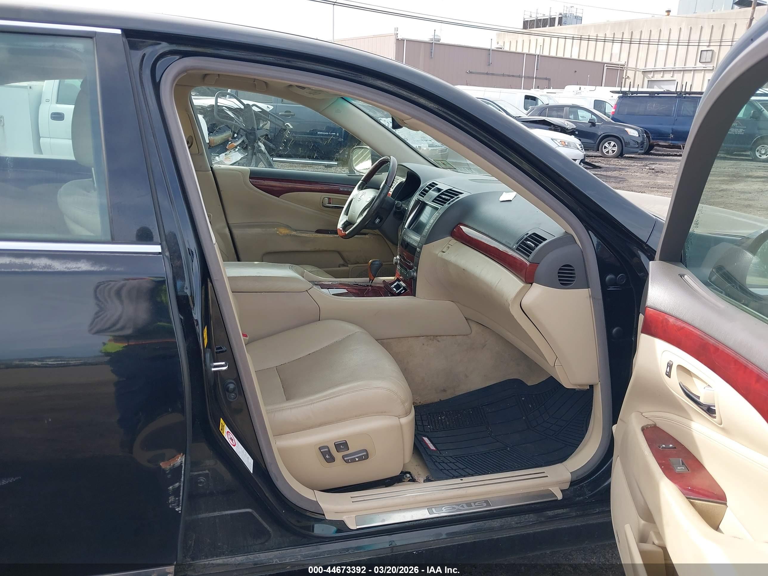 LEXUS LS image 5