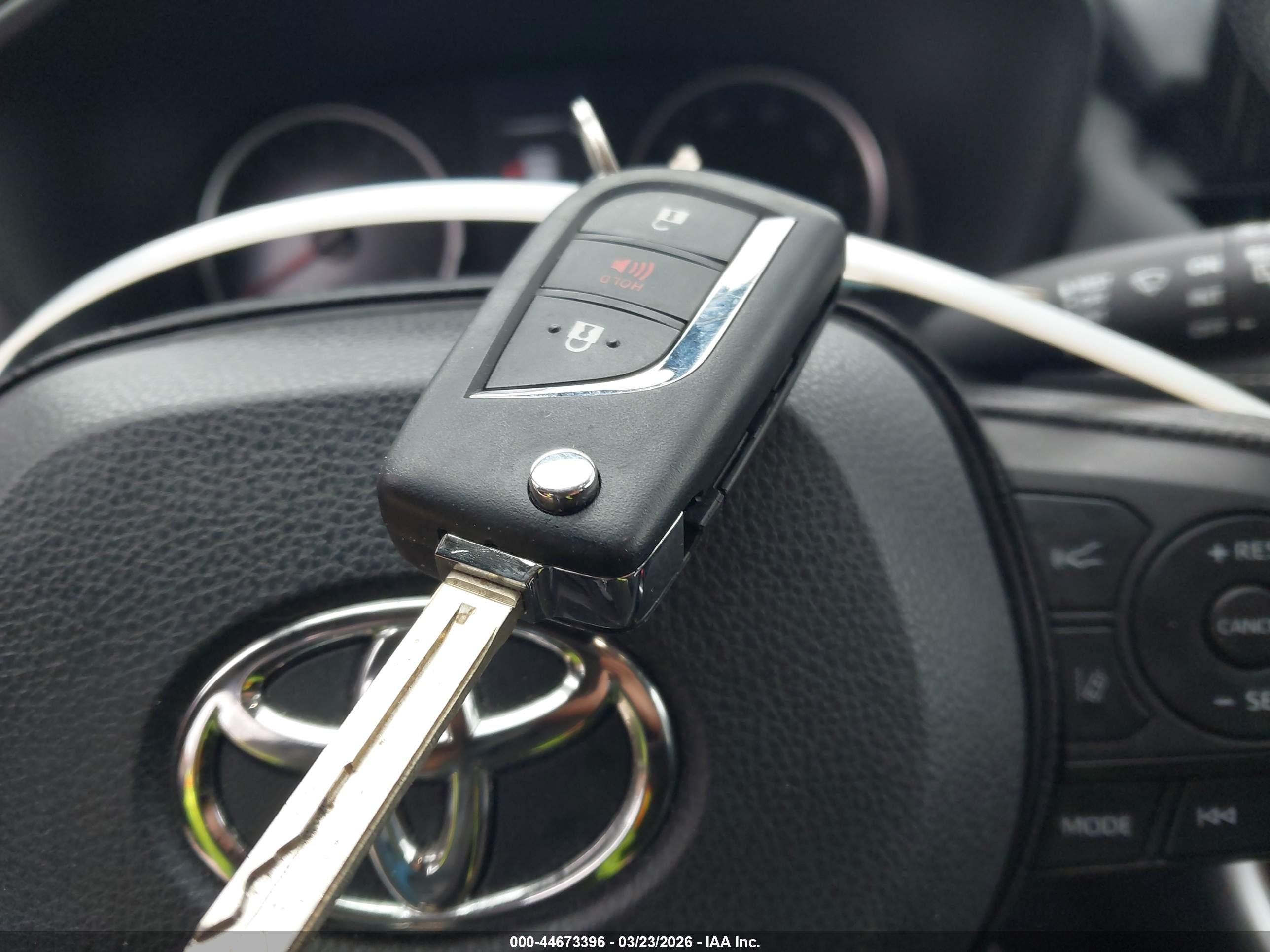 TOYOTA RAV4 image 11