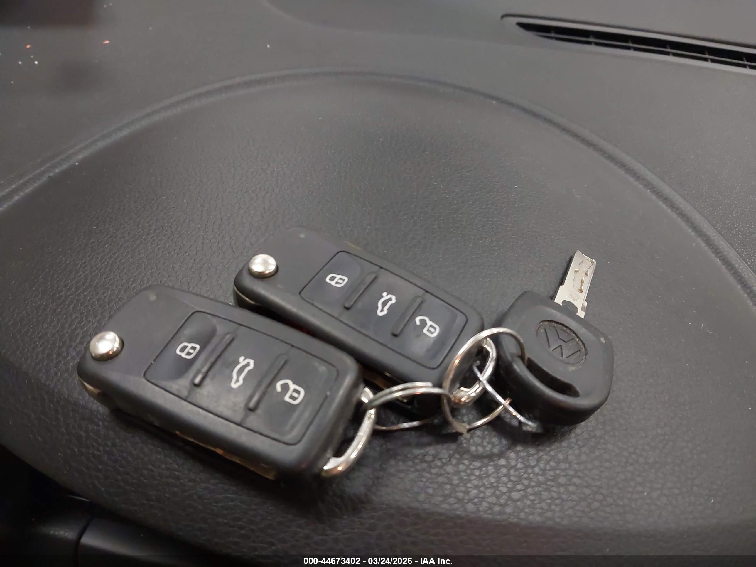 VOLKSWAGEN TIGUAN image 11