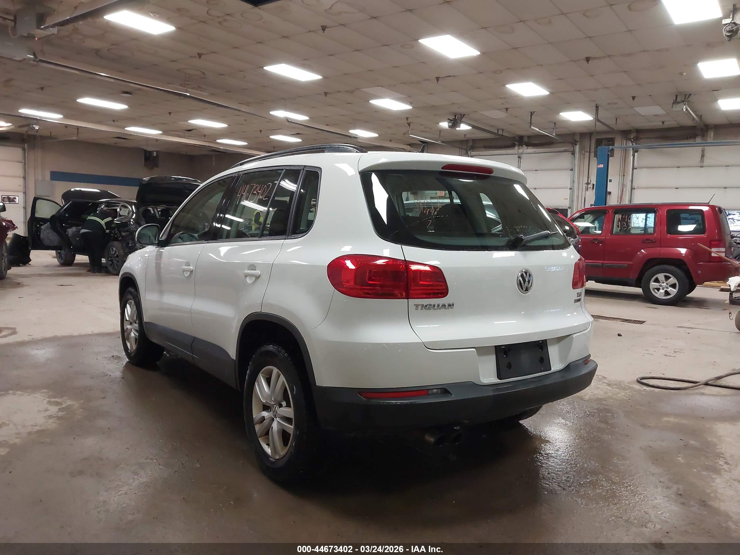 VOLKSWAGEN TIGUAN image 3