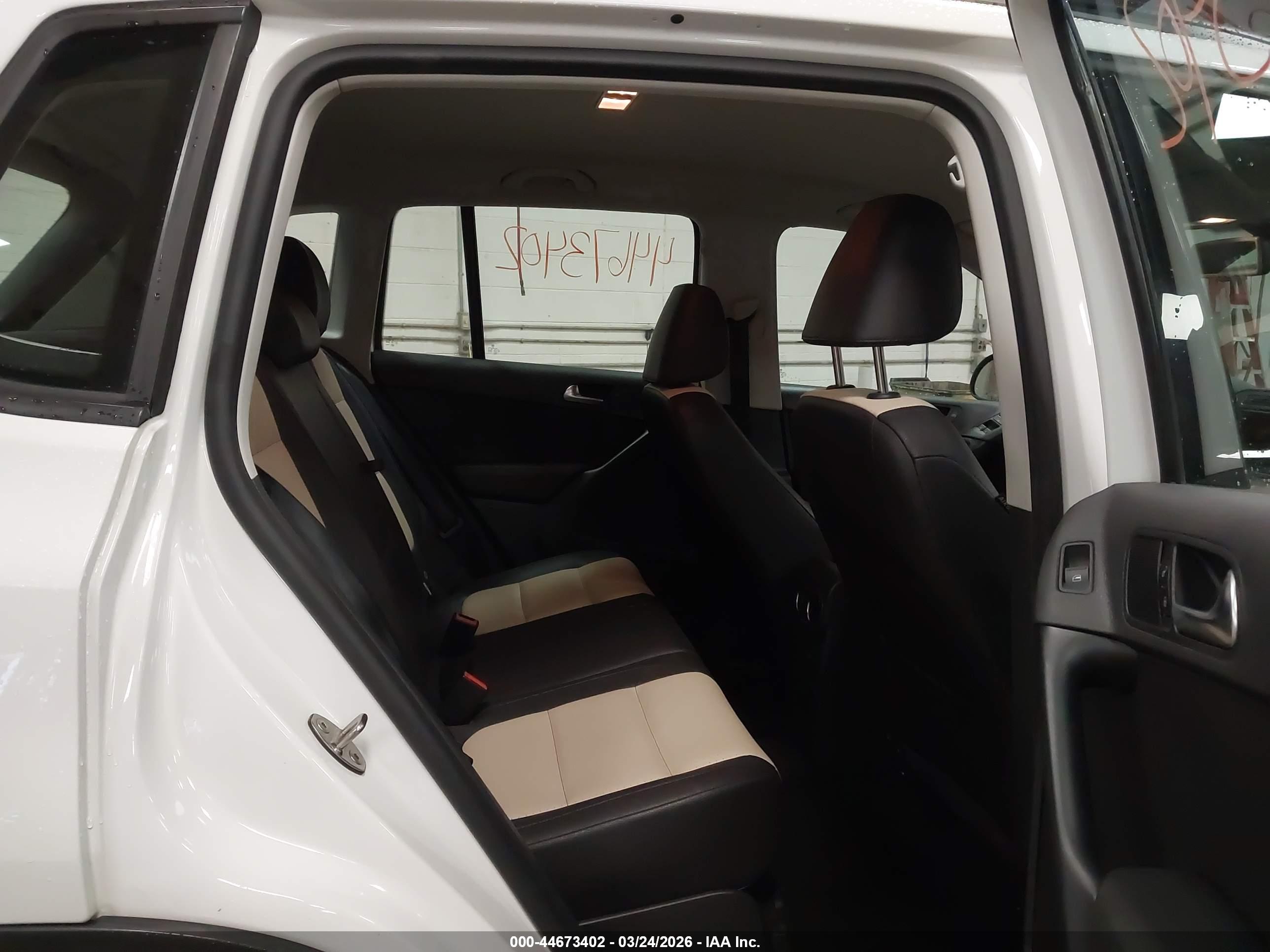 VOLKSWAGEN TIGUAN image 8