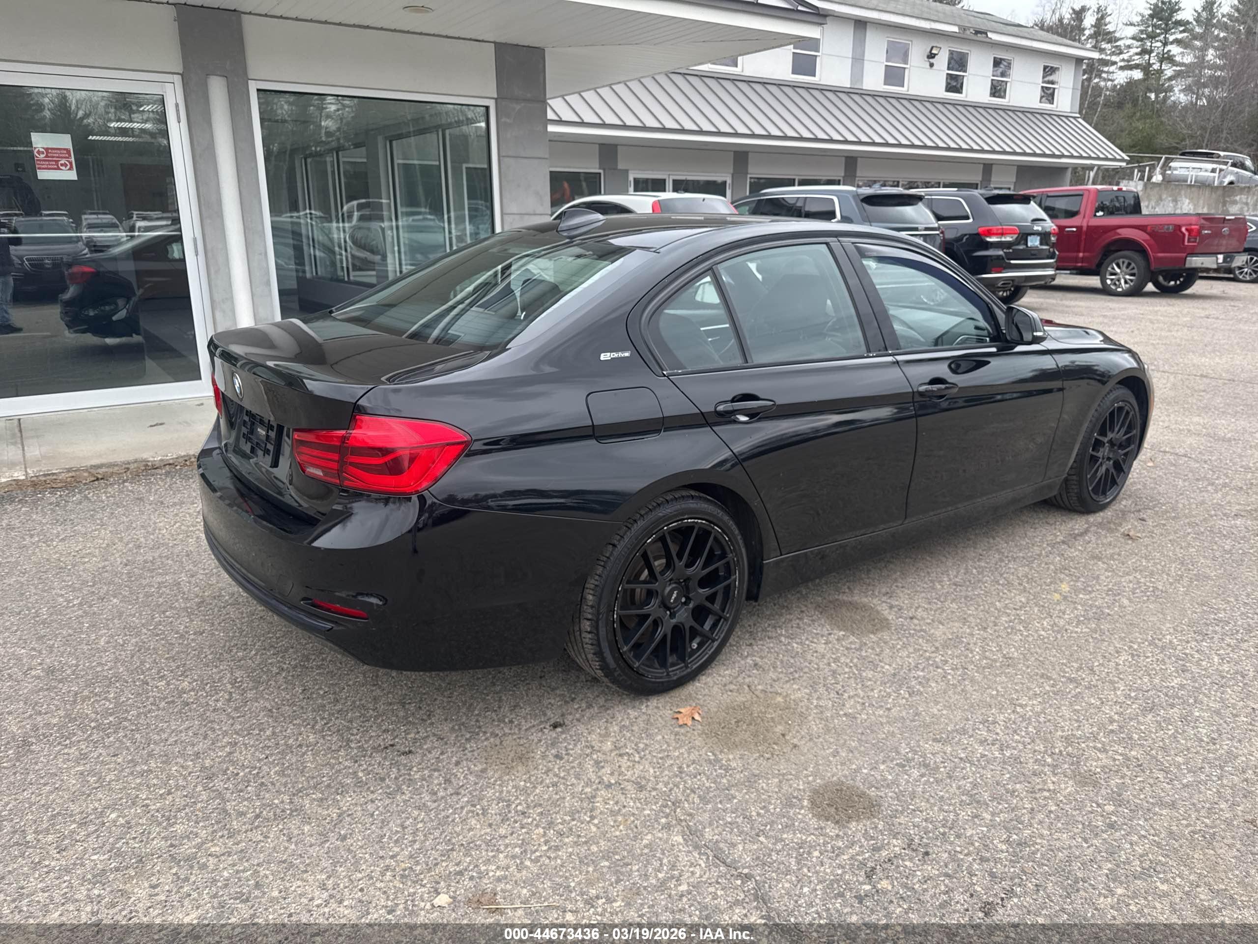 BMW 330E image 4