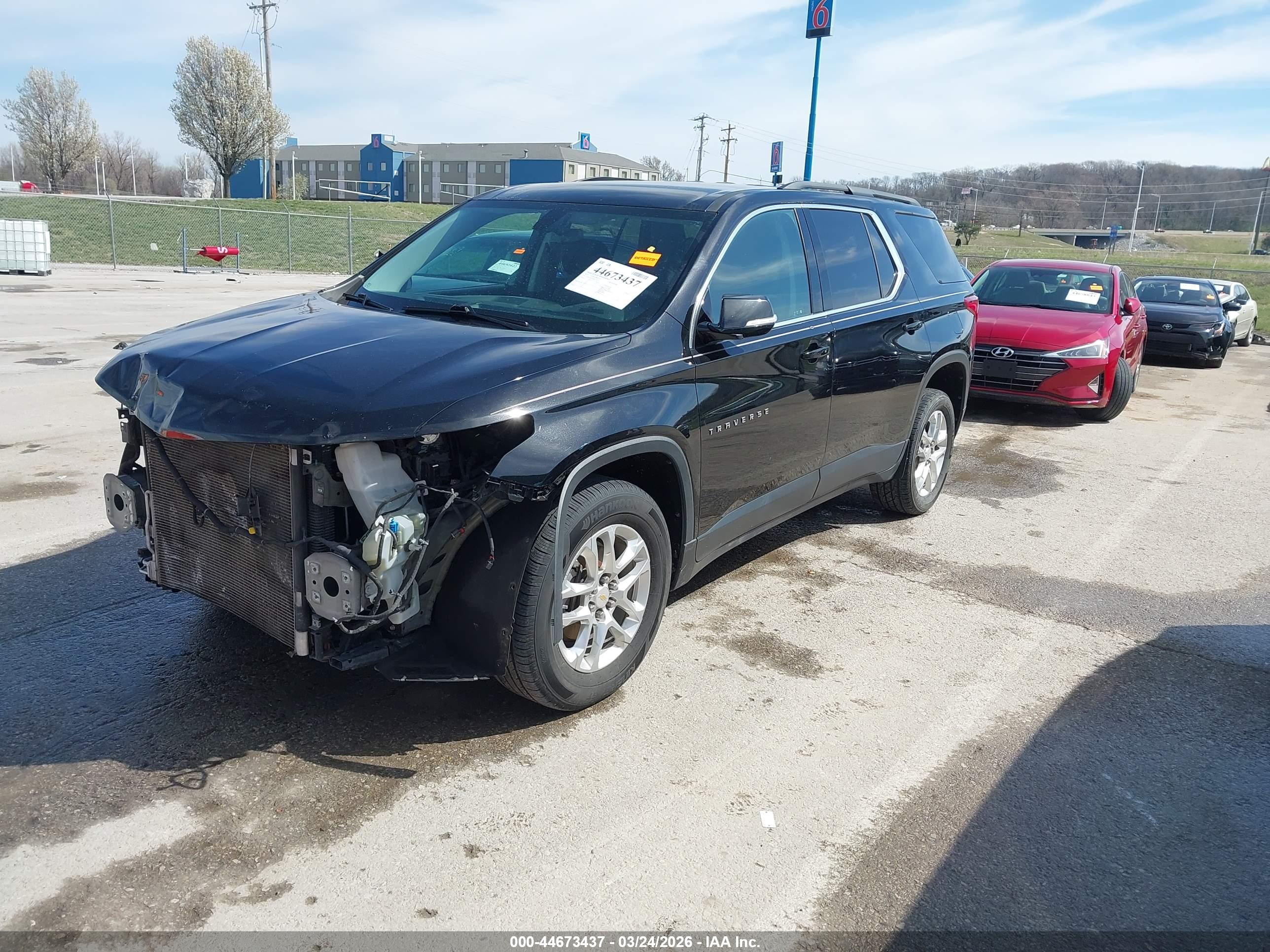 CHEVROLET TRAVERSE image 2